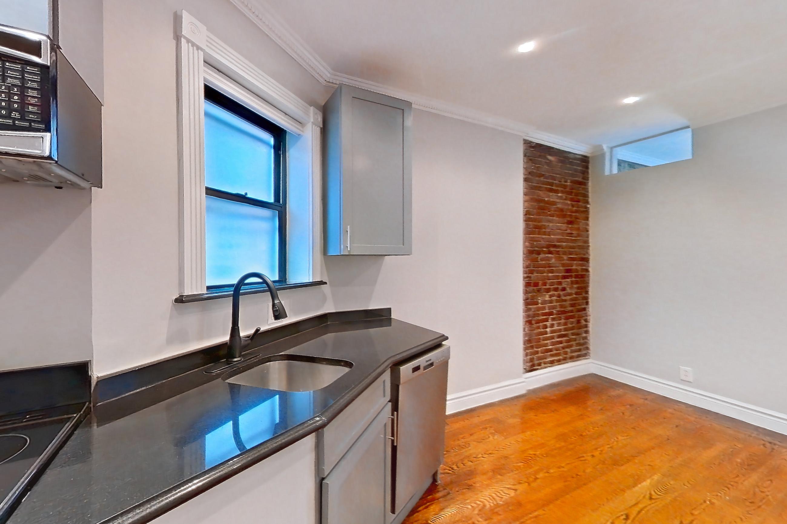 KITCHEN ENTRYWAY