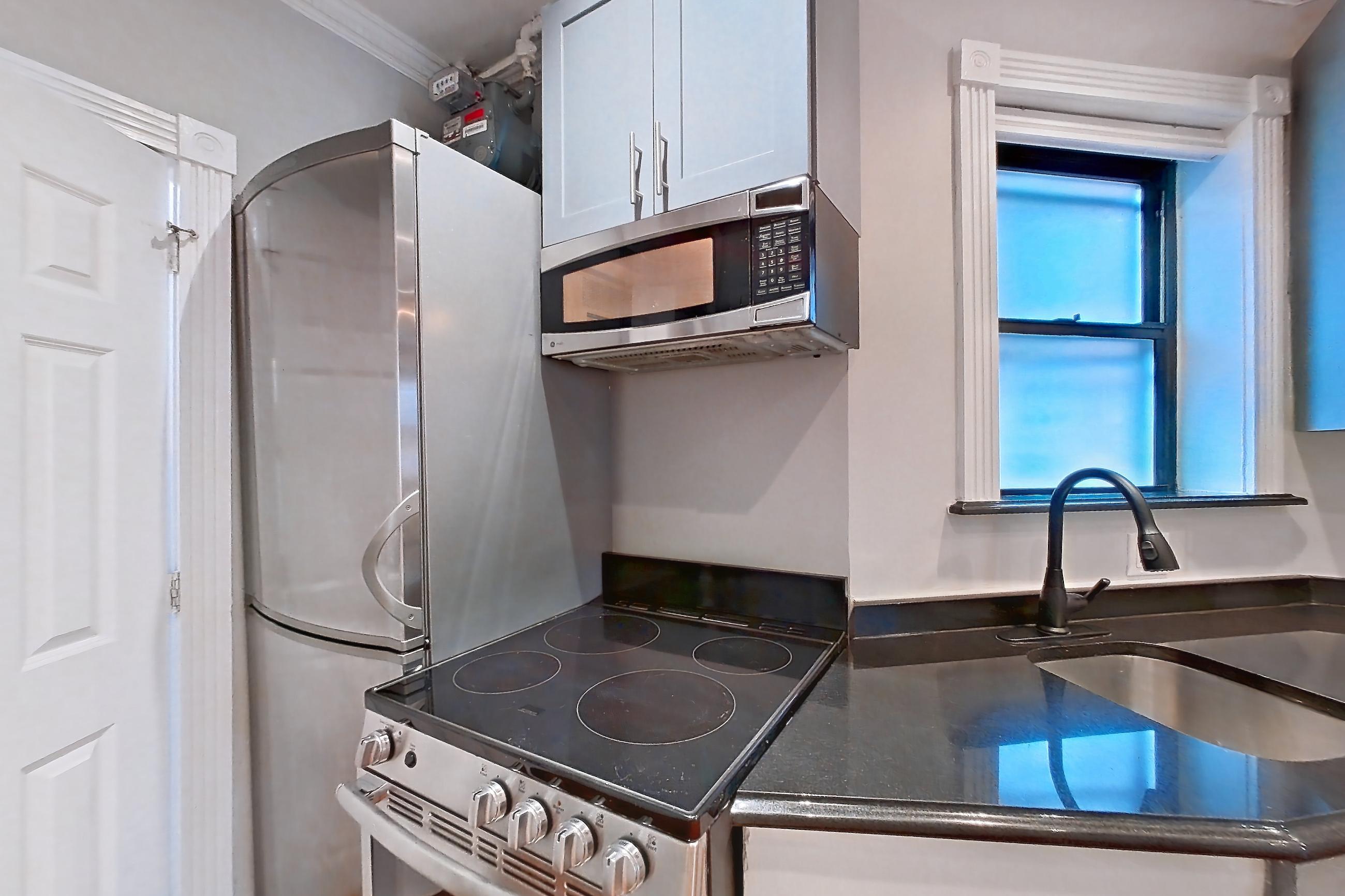 KITCHEN ENTRYWAY