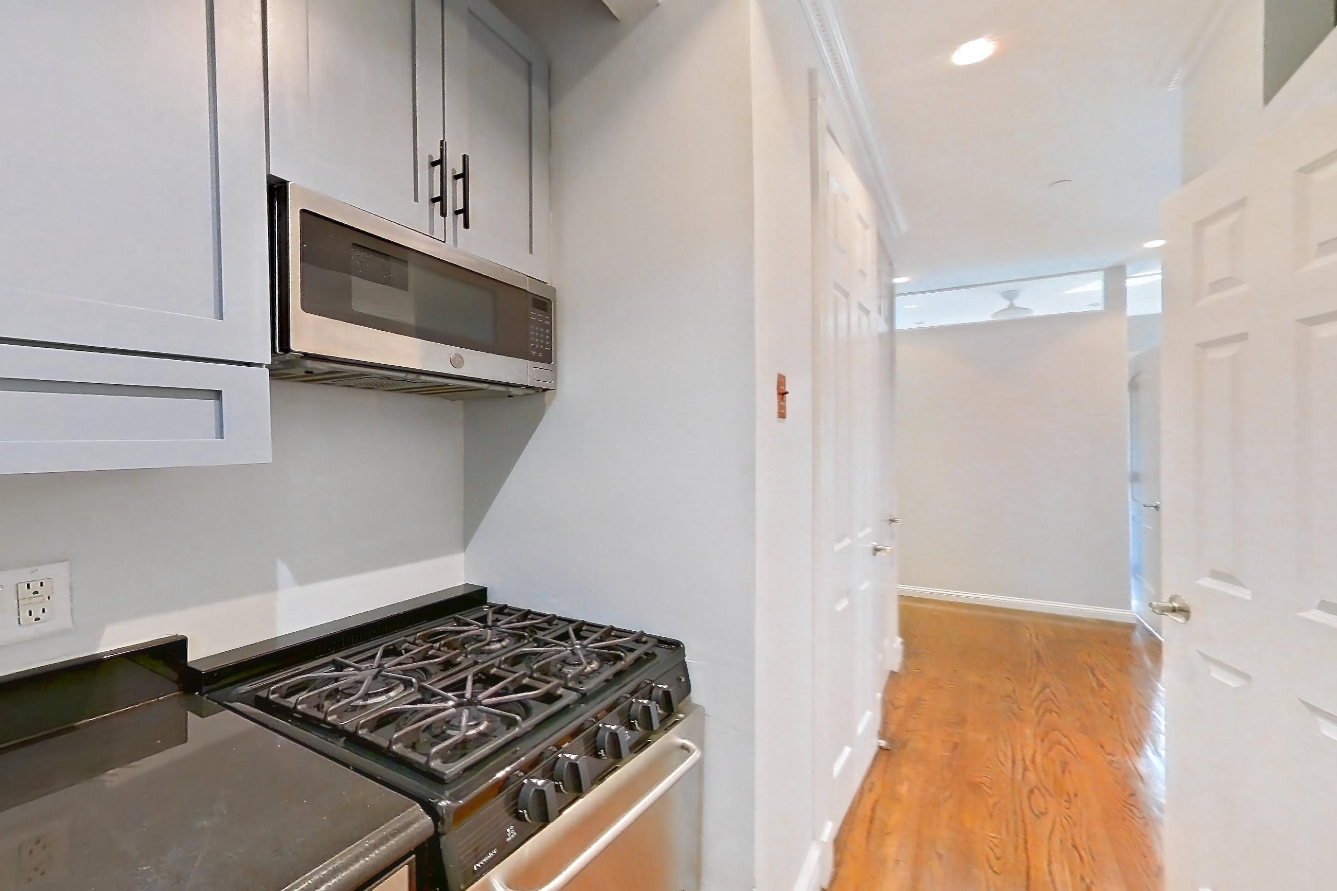 ENTRYWAY KITCHEN