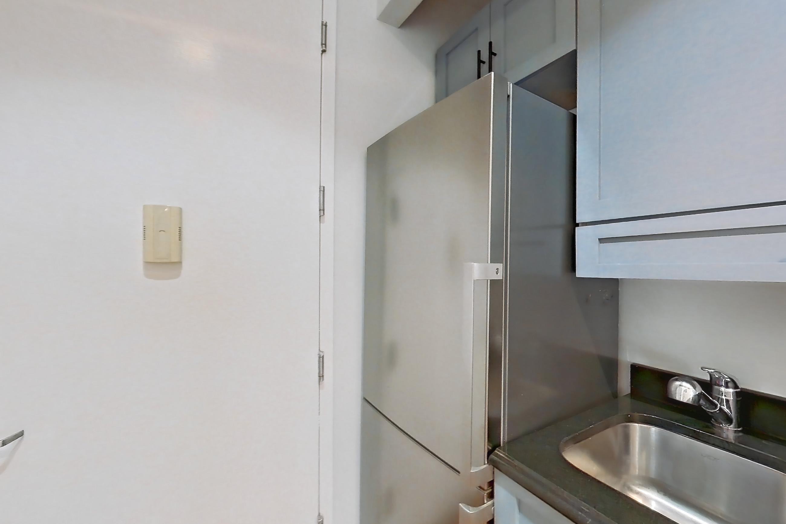 ENTRYWAY KITCHEN
