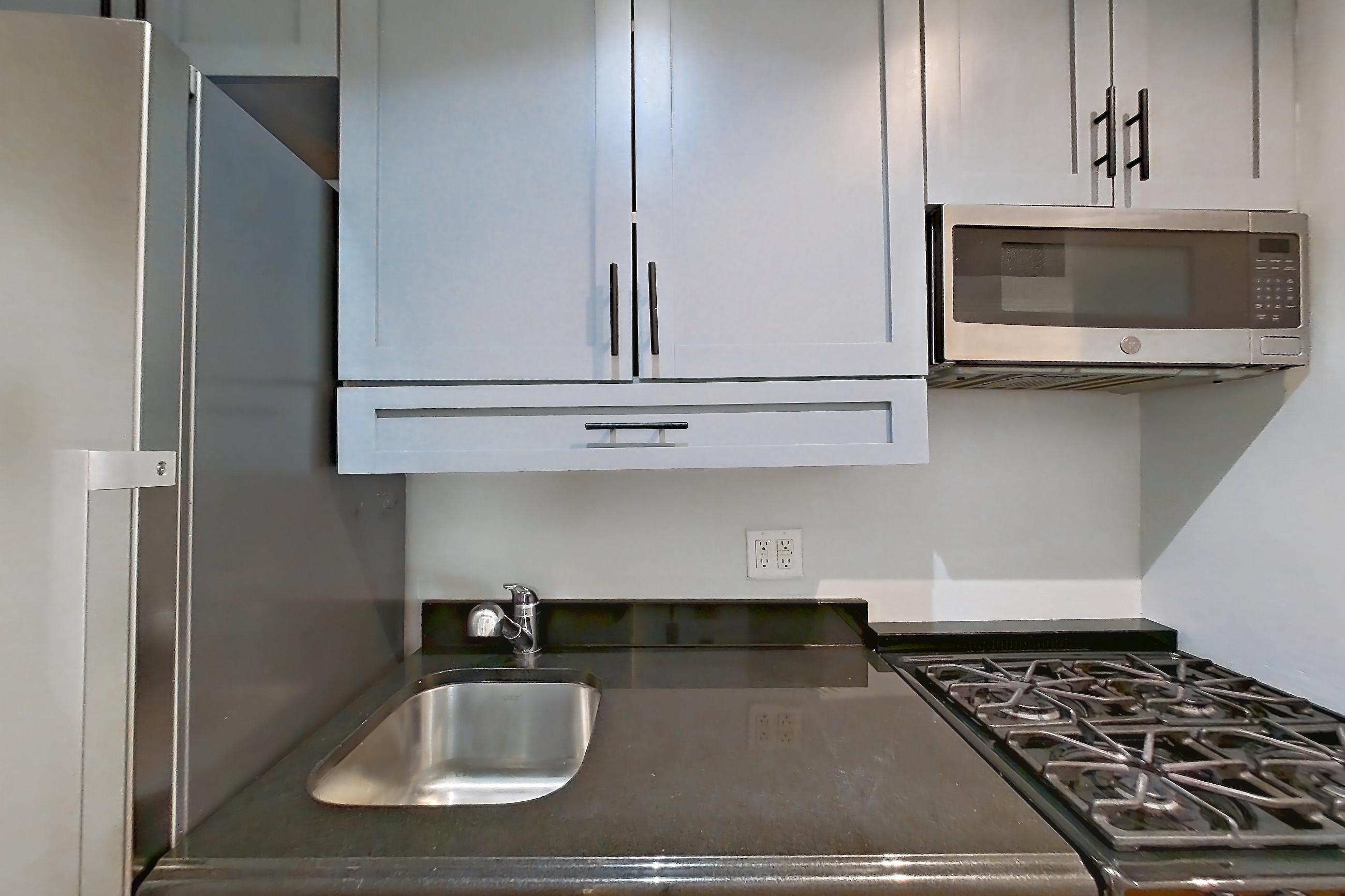 ENTRYWAY KITCHEN