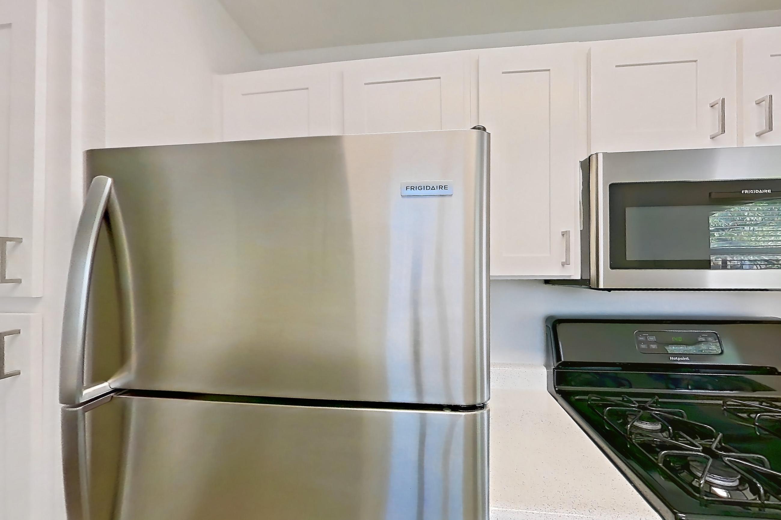 Kitchen, Apartment 2002 at Vintage Pointe