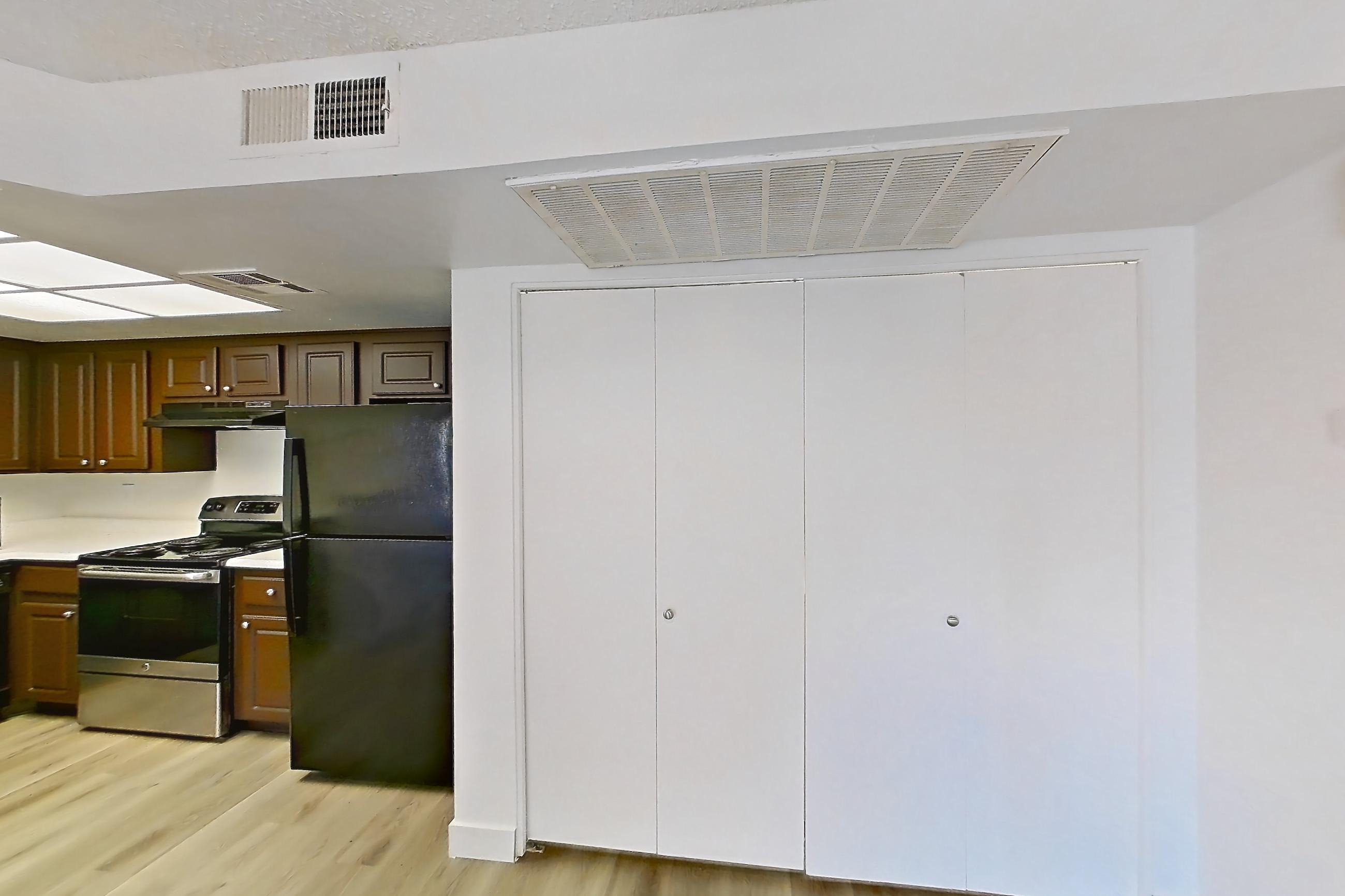 Dining room in Apartment 2092 at Meadow Glen, 2A floor plan