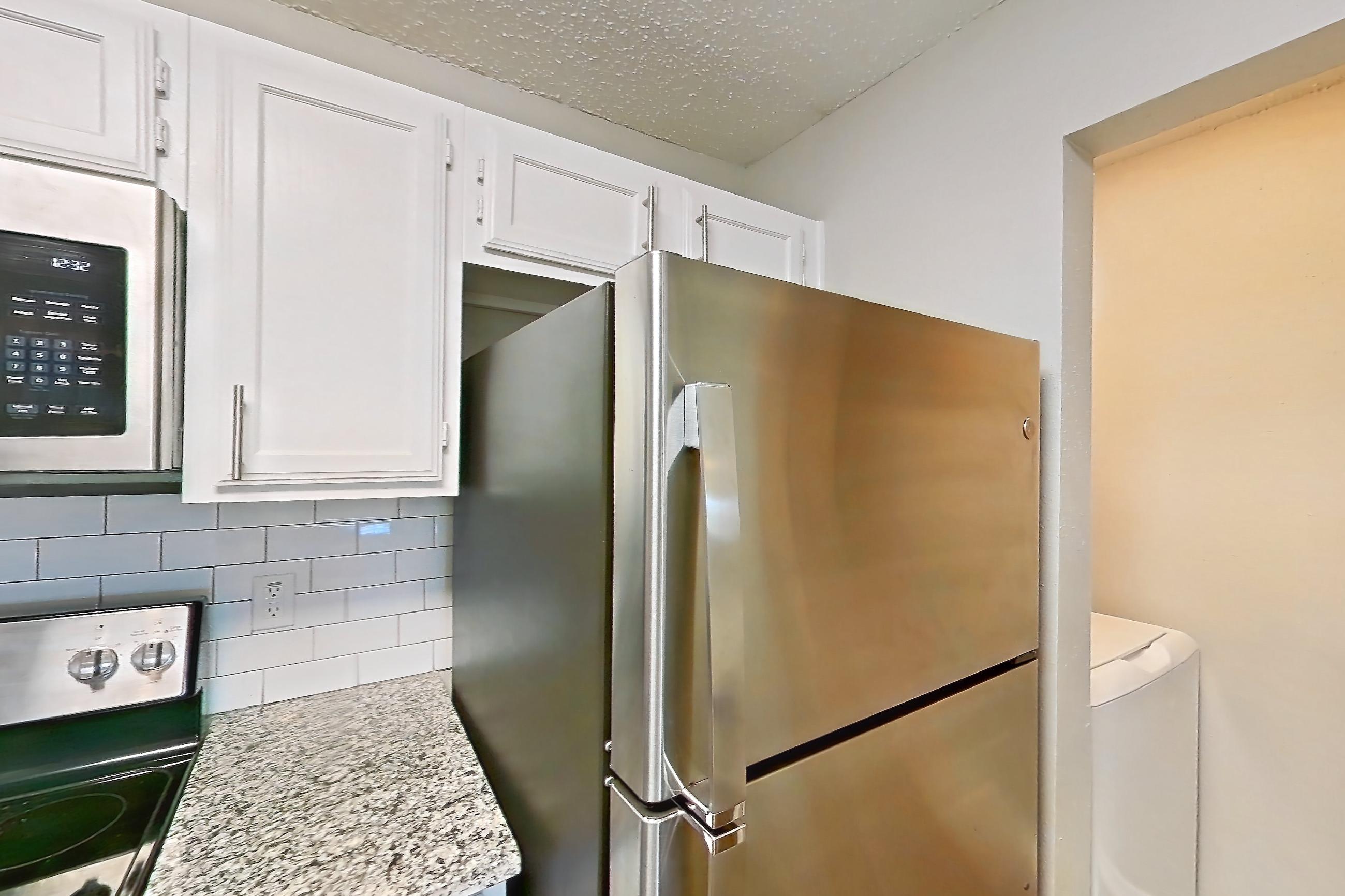 Kitchen in Apartment 13-1332 at The Arbors of Las Colinas, 2B floor plan
