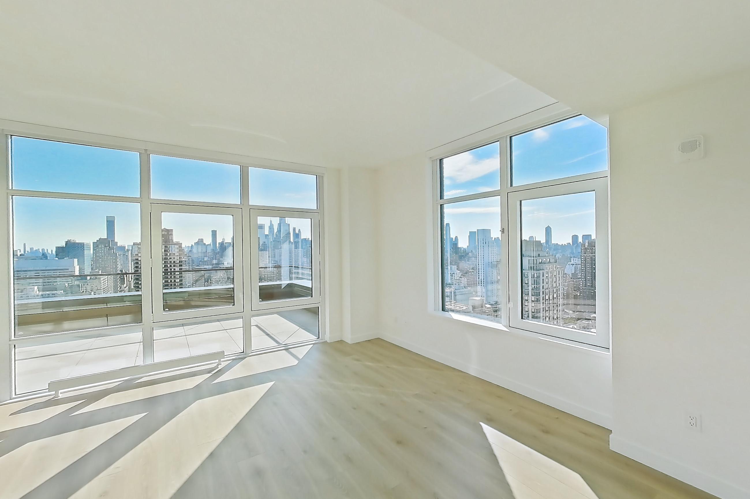 Living room with city view, light wood-finish flooring, and skyline view, Apartment PHC at Maison 78