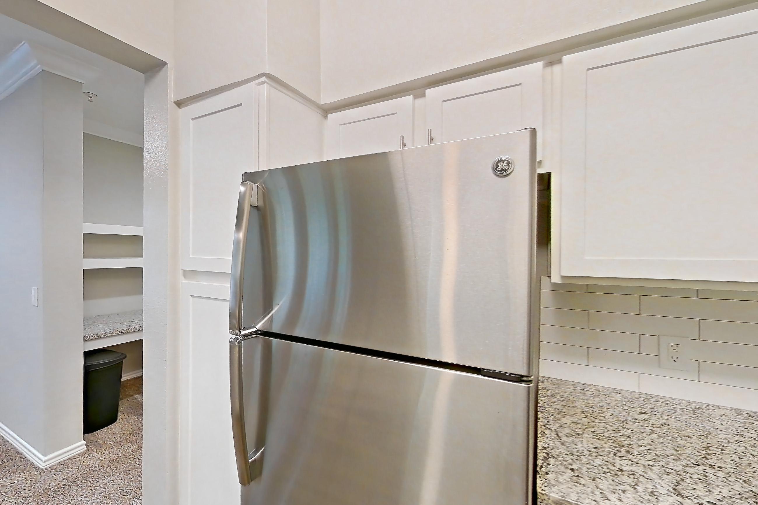 Kitchen in a 2E floor plan apartment, representative of Apartment 0725 at Reserve at Kingwood