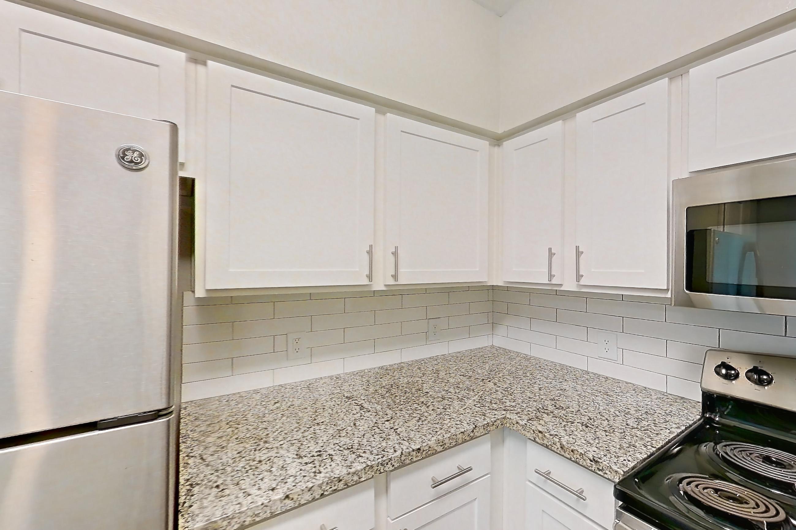 Kitchen in a 2E floor plan apartment, representative of Apartment 0725 at Reserve at Kingwood