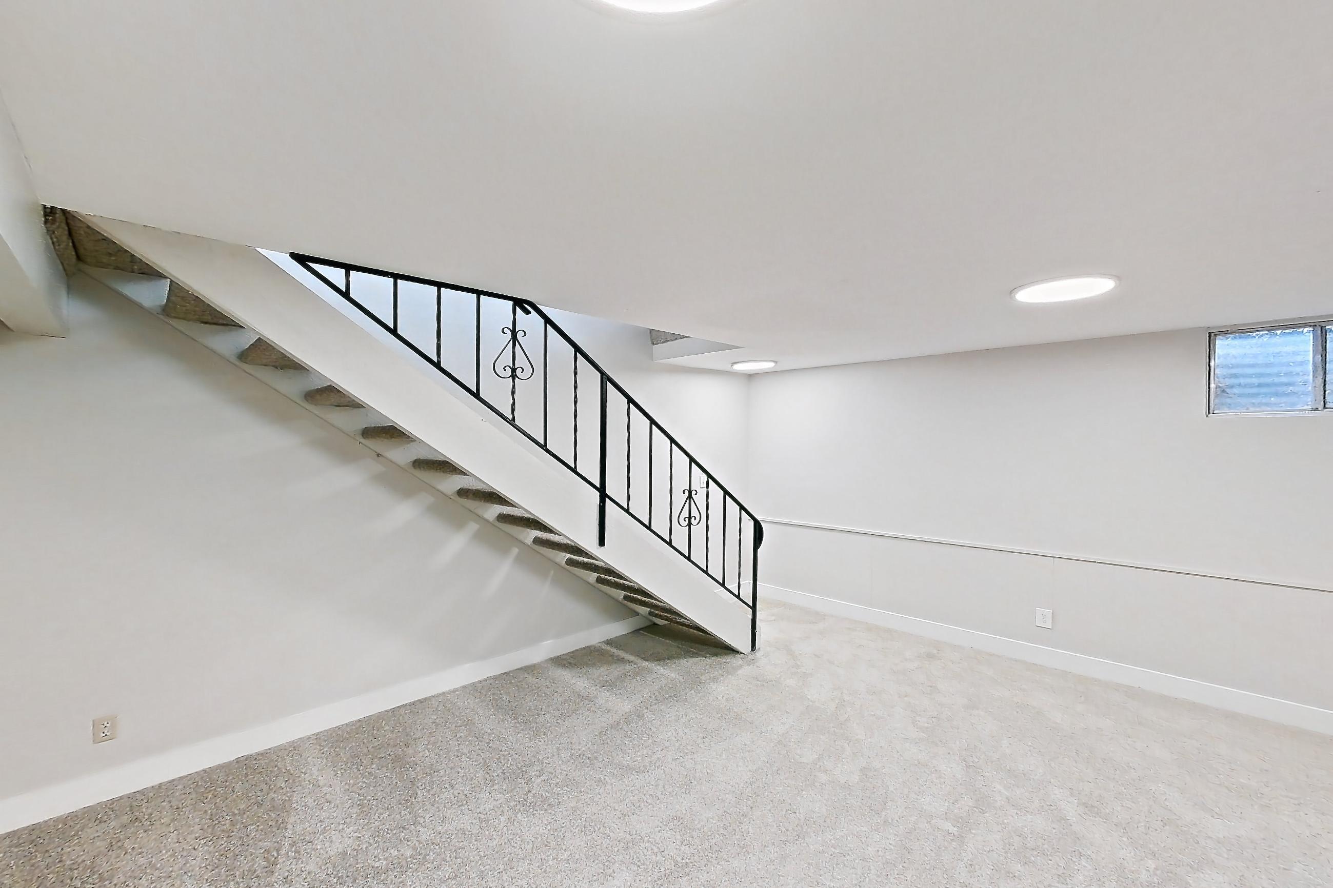 LOWER LIVING SPACE
