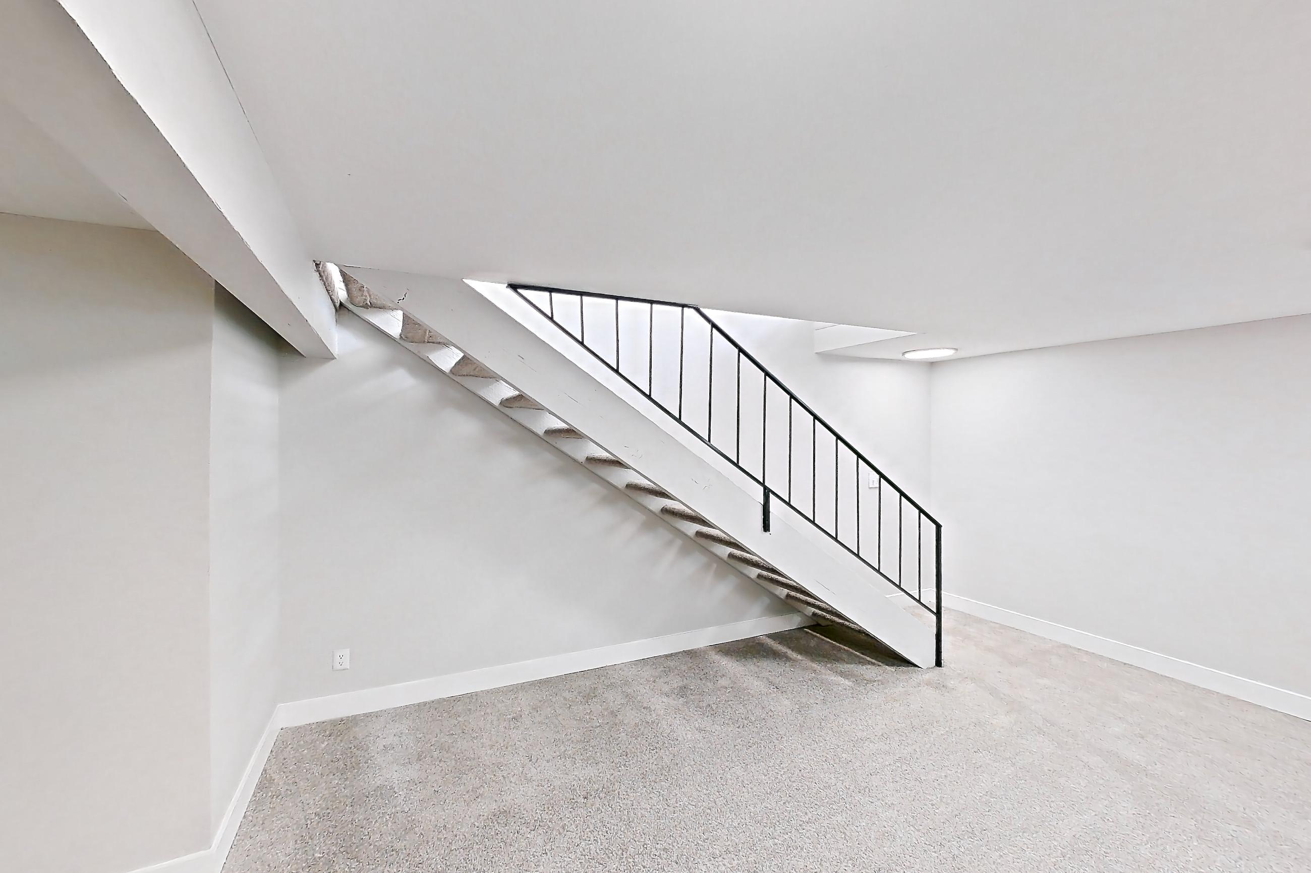 LOWER LIVING SPACE