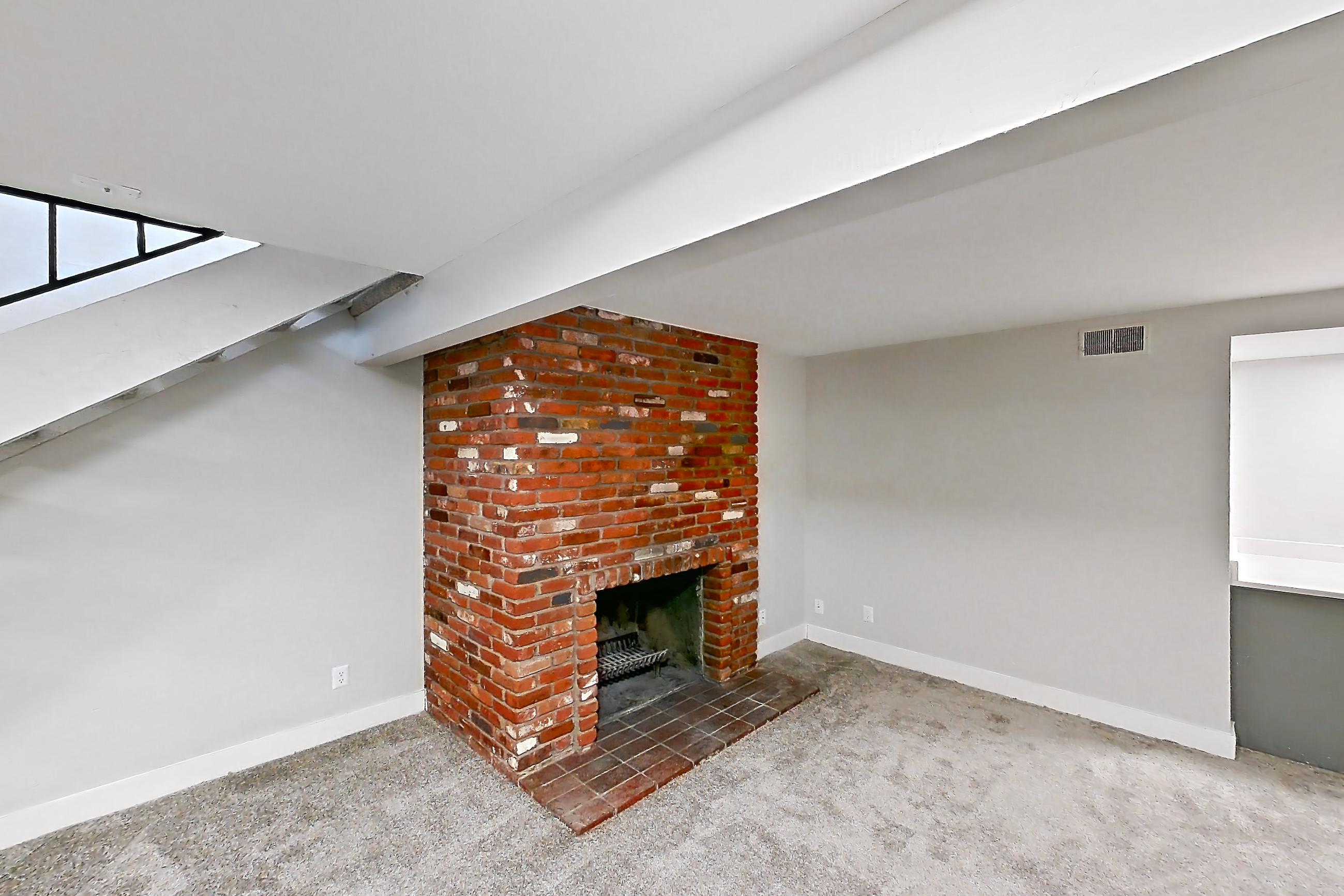 LOWER LIVING SPACE