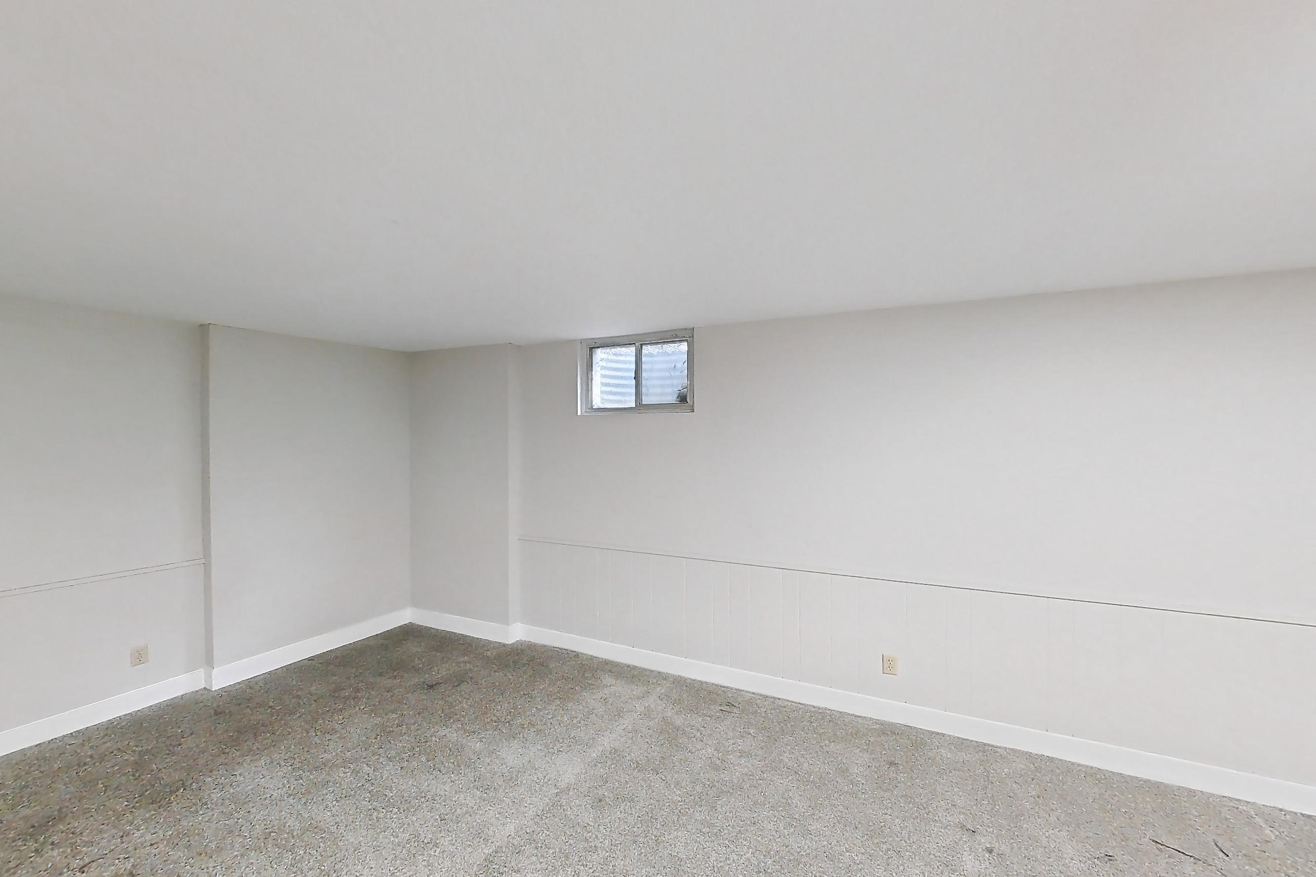 LOWER LIVING SPACE
