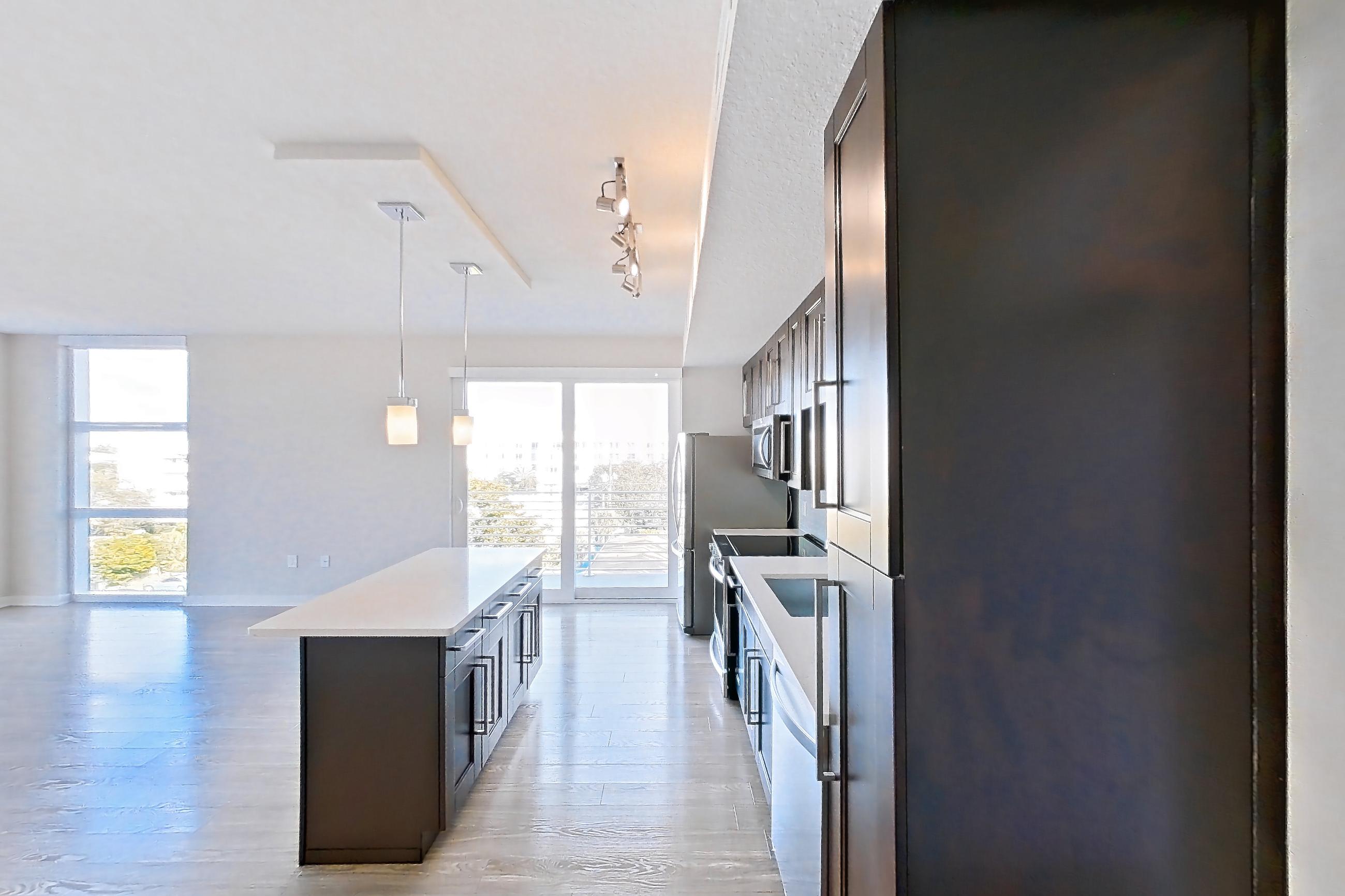 HALLWAY KITCHEN SIDE
