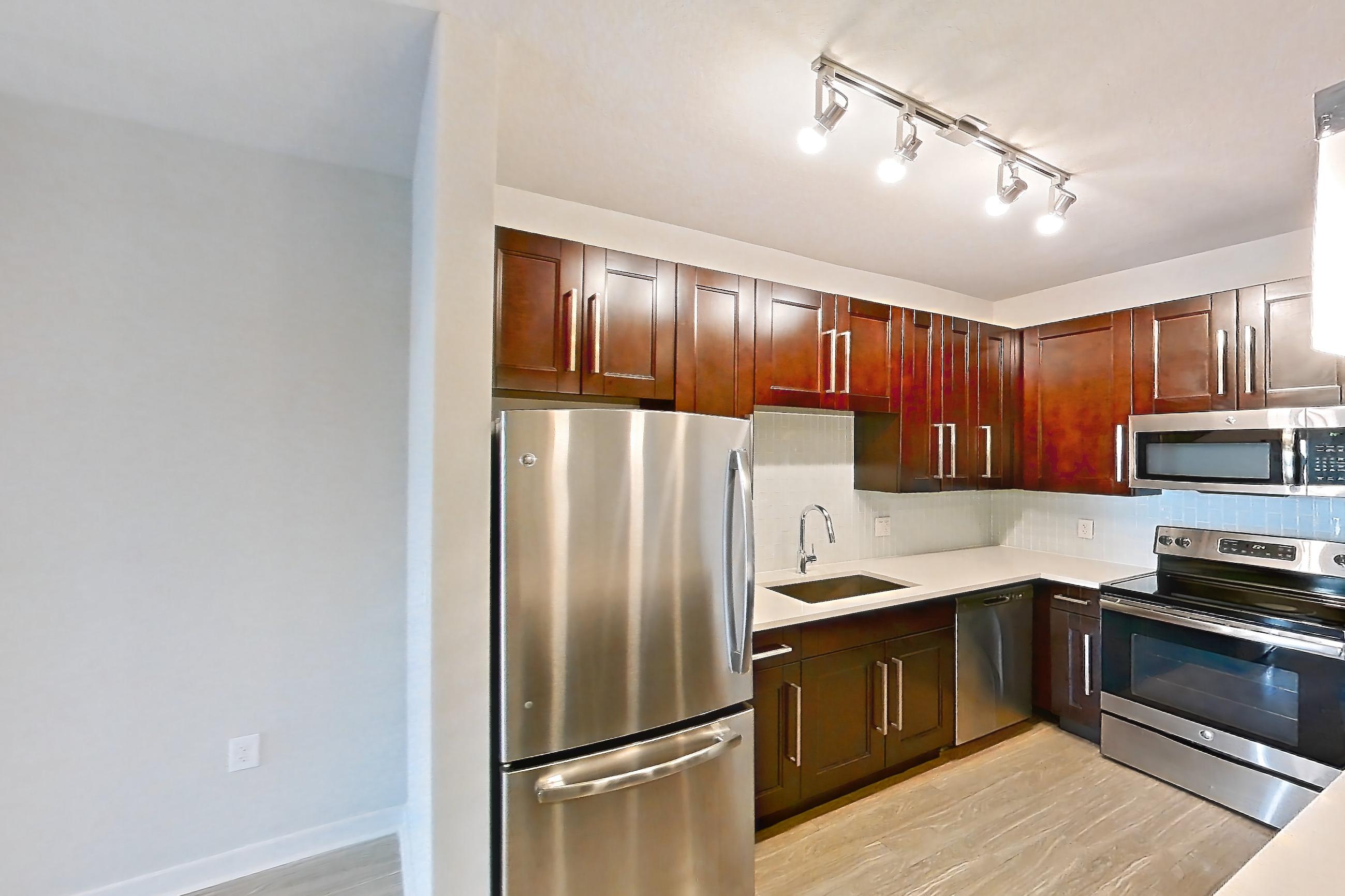 KITCHEN ISLAND CORNER