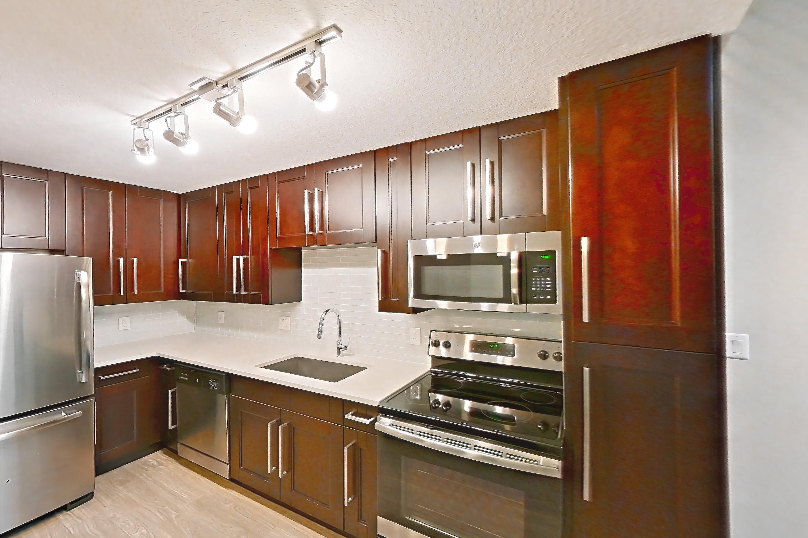 KITCHEN ISLAND CORNER