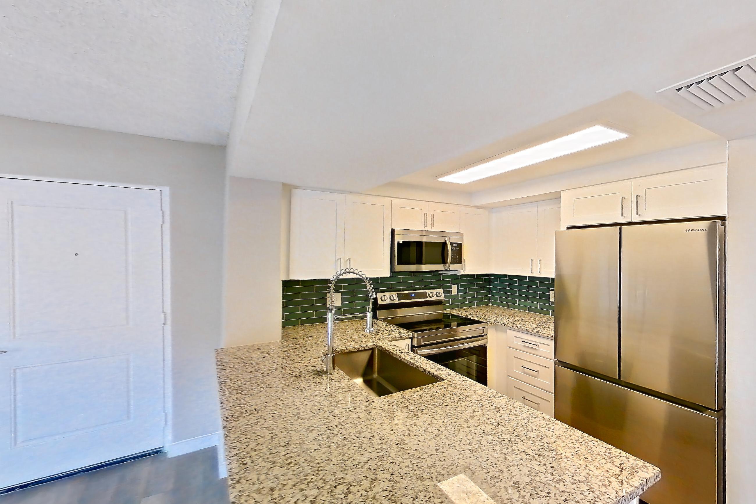 KITCHEN ENTRYWAY