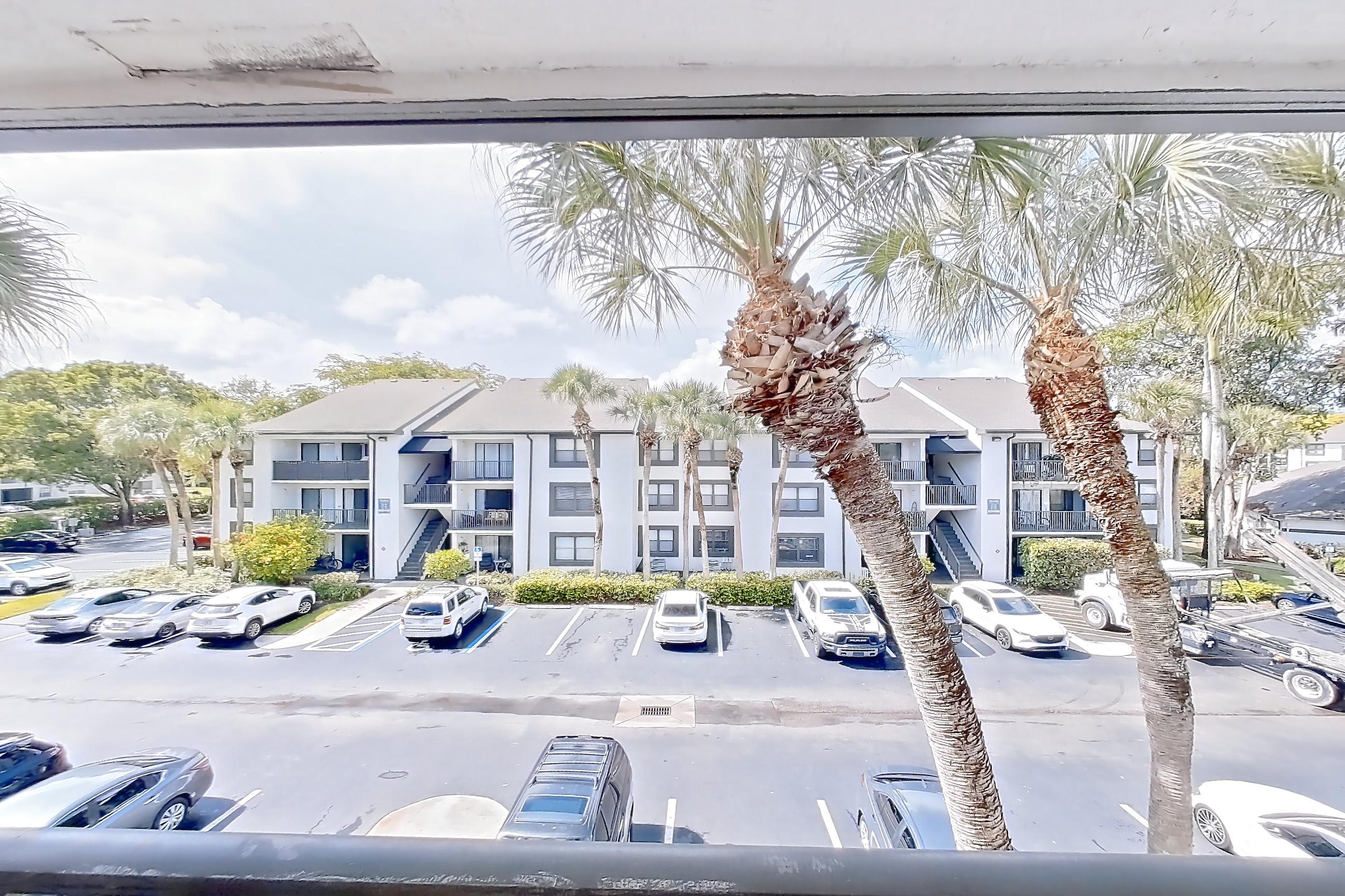 BALCONY LIVING ROOM SIDE