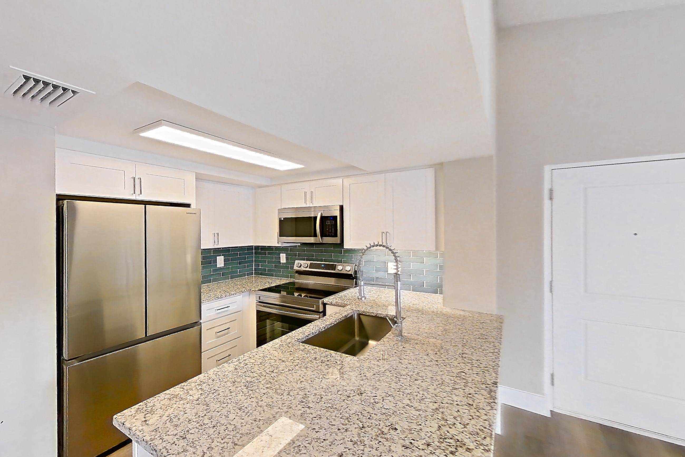KITCHEN ENTRYWAY