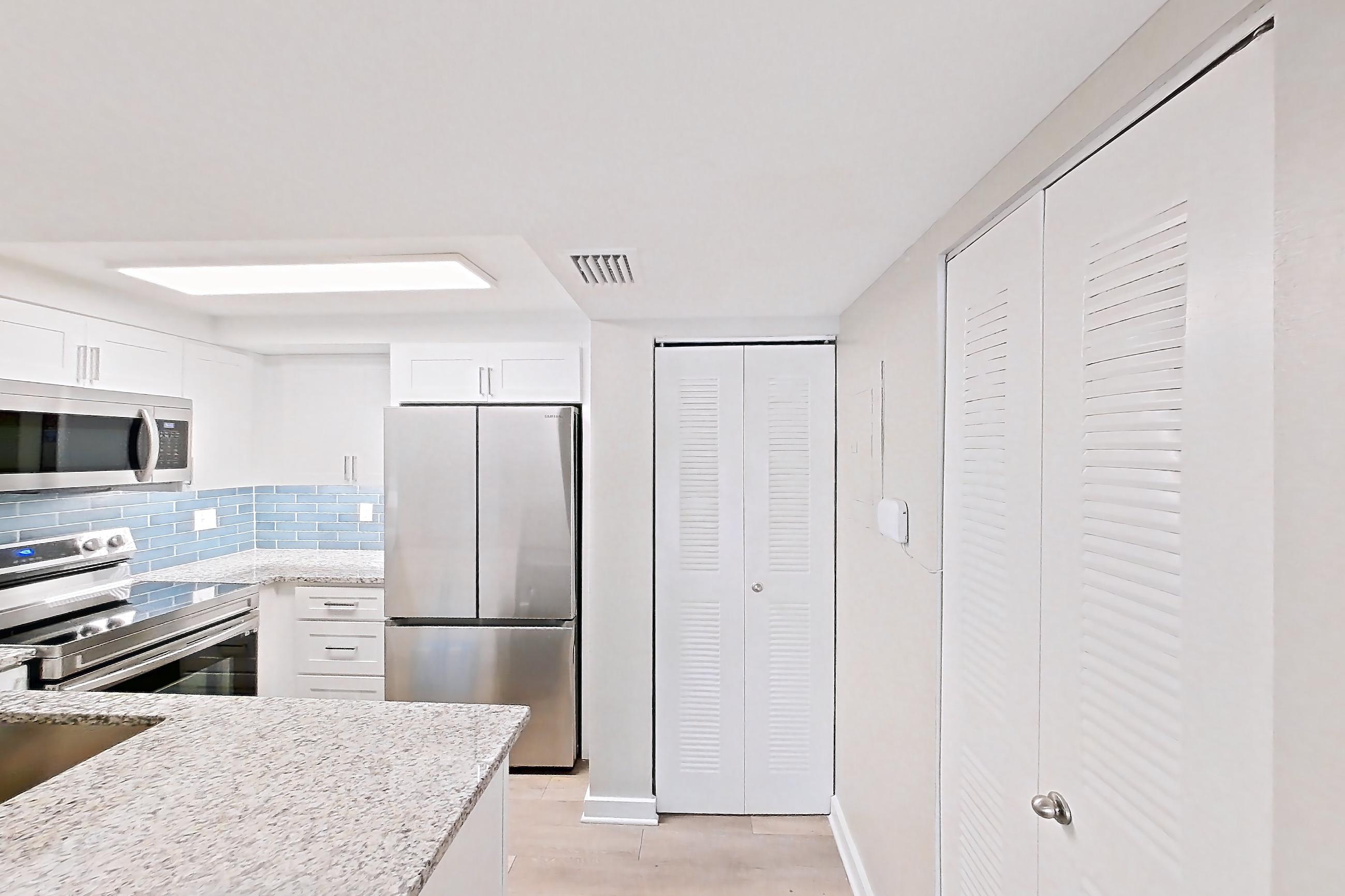 KITCHEN ENTRYWAY
