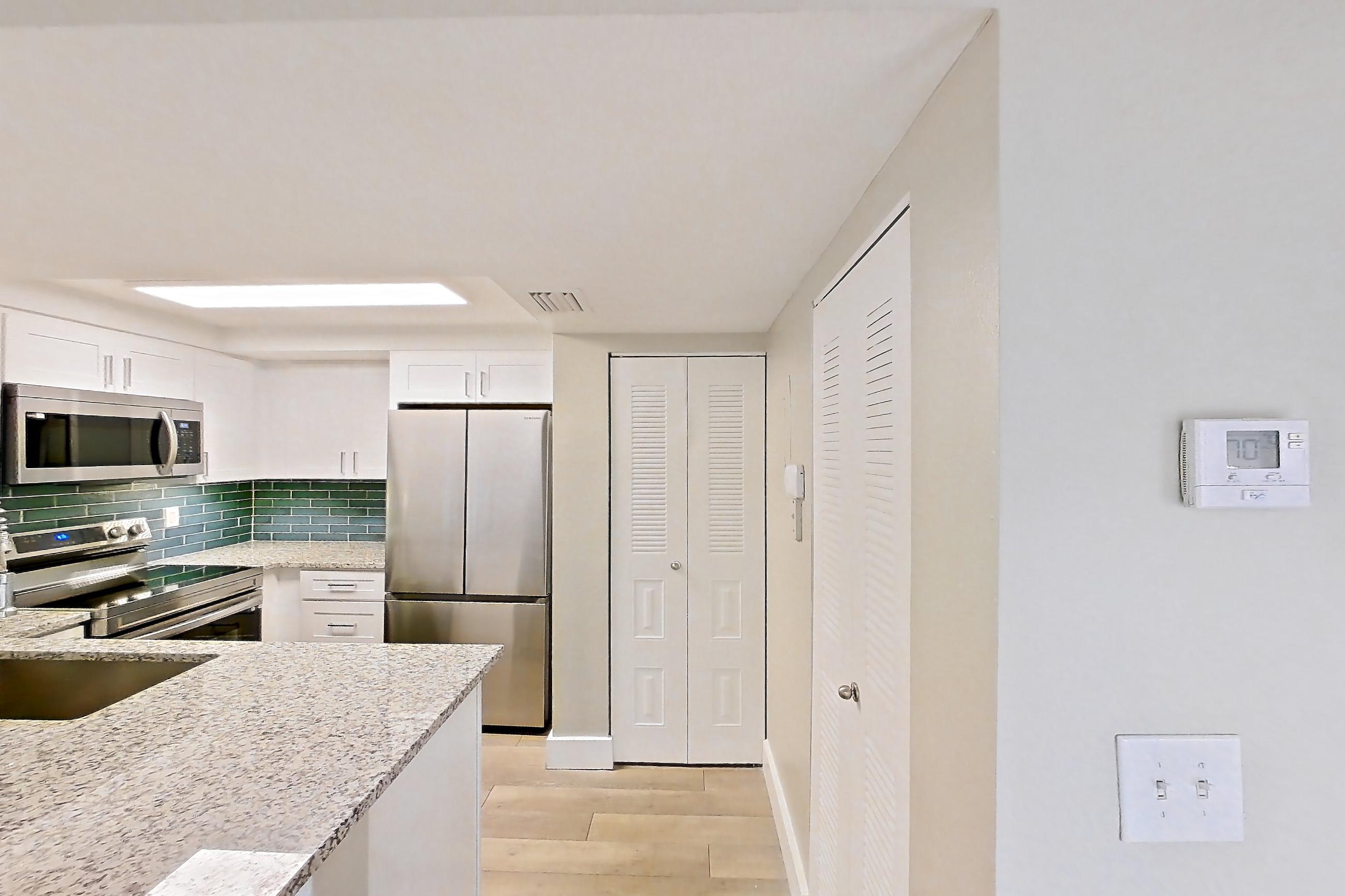 KITCHEN ENTRYWAY