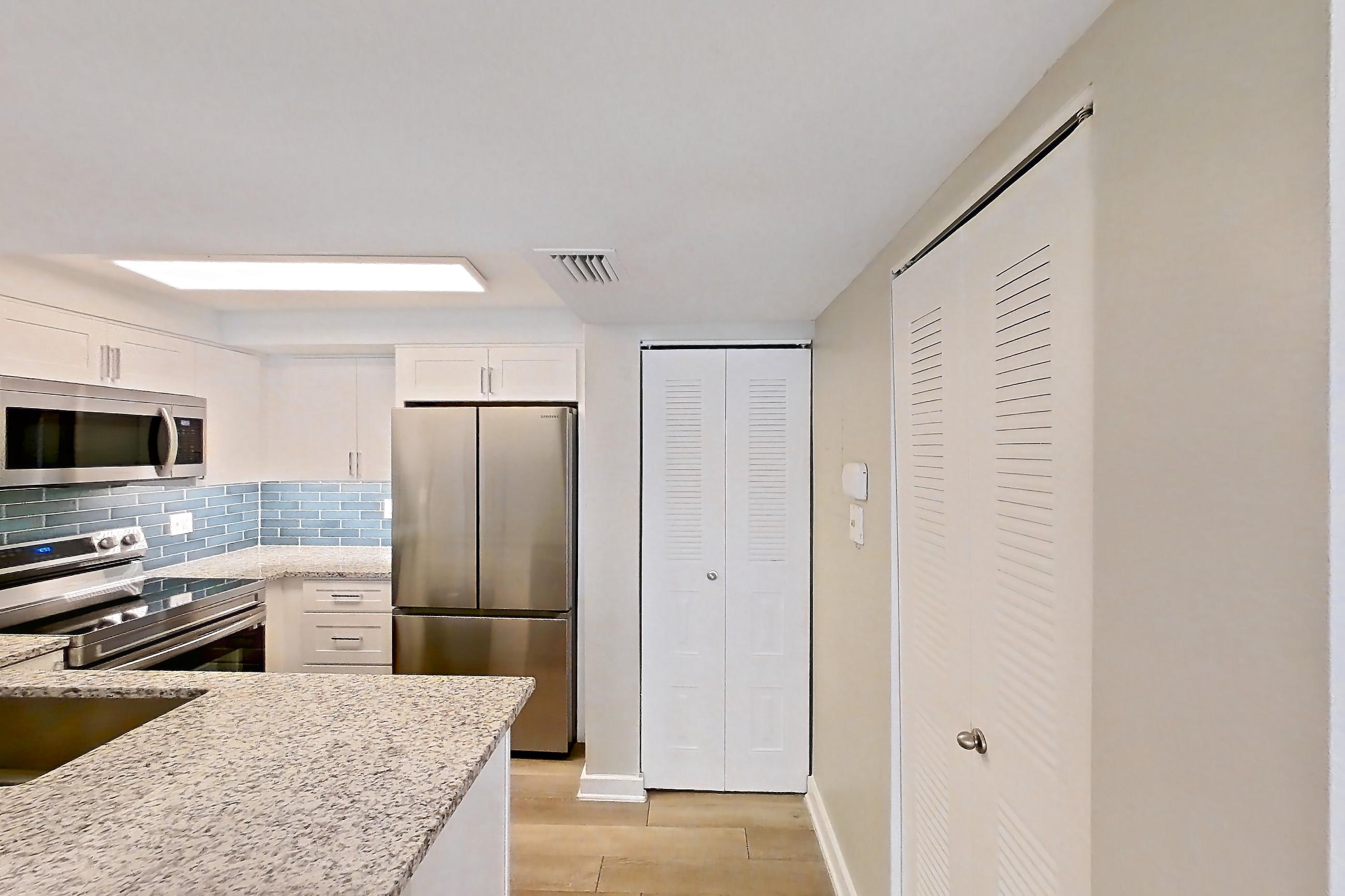 KITCHEN ENTRYWAY