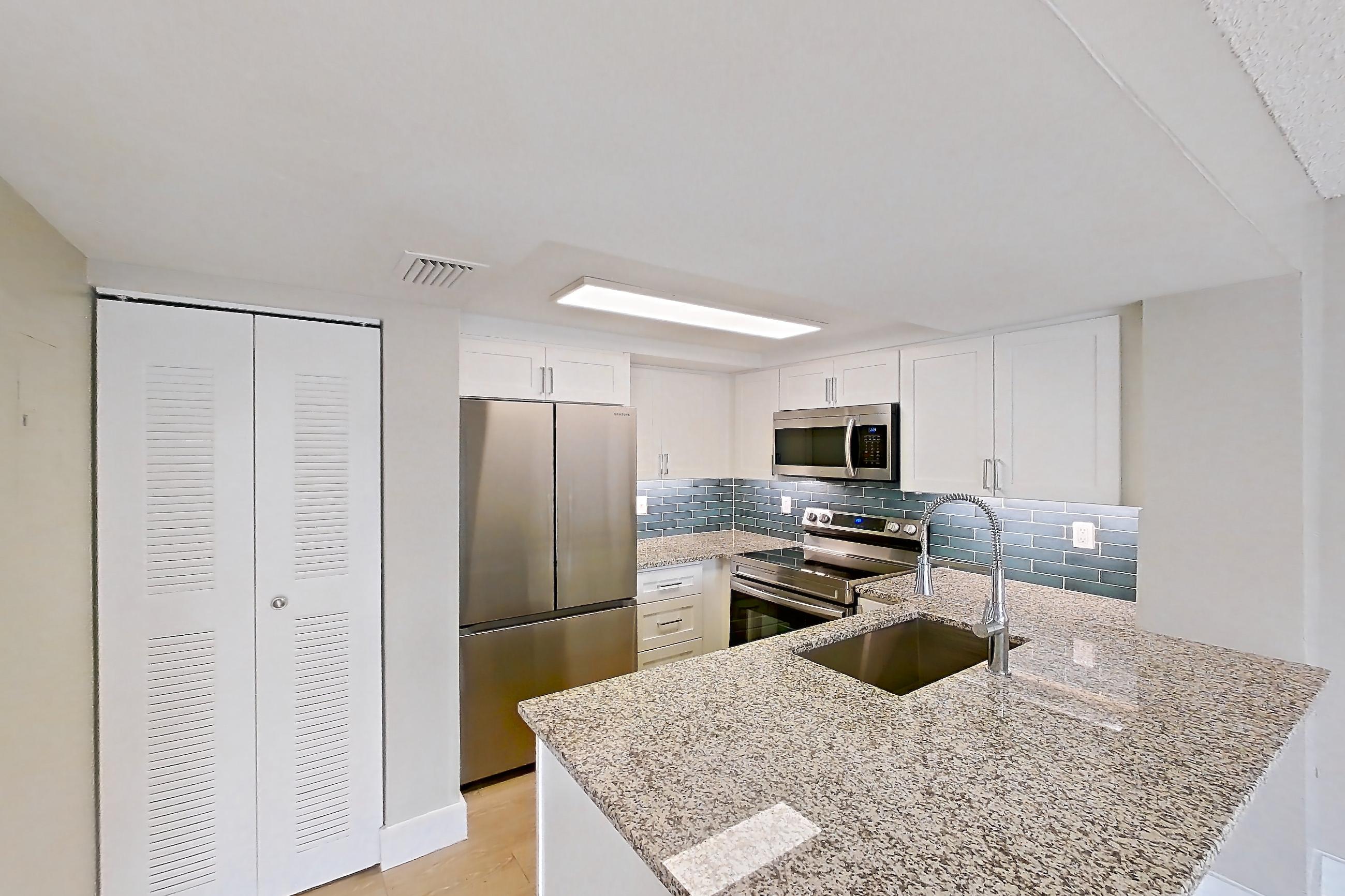 KITCHEN ENTRYWAY