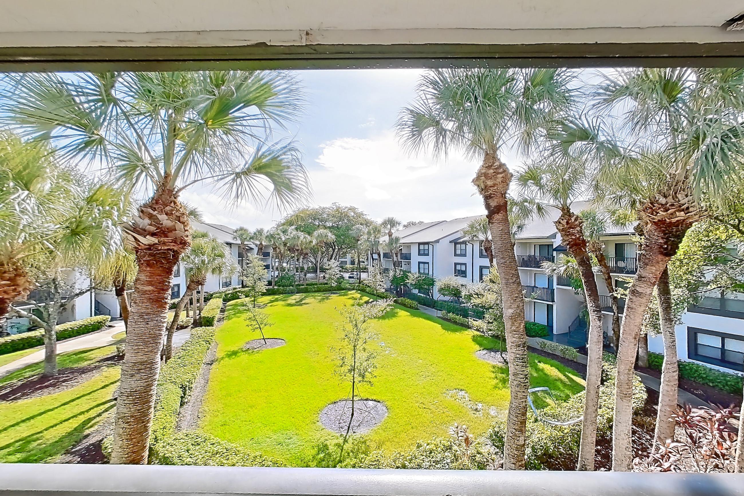 BALCONY LIVING ROOM SIDE
