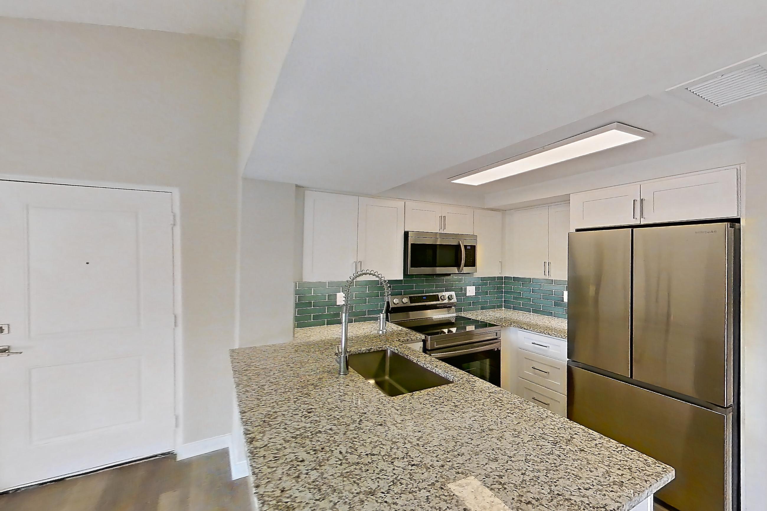KITCHEN ENTRYWAY