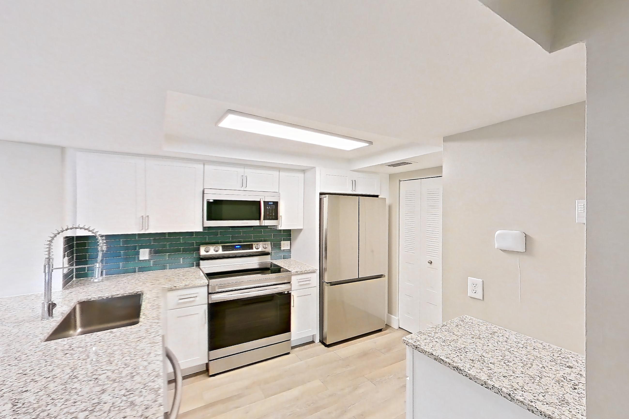 KITCHEN ENTRYWAY