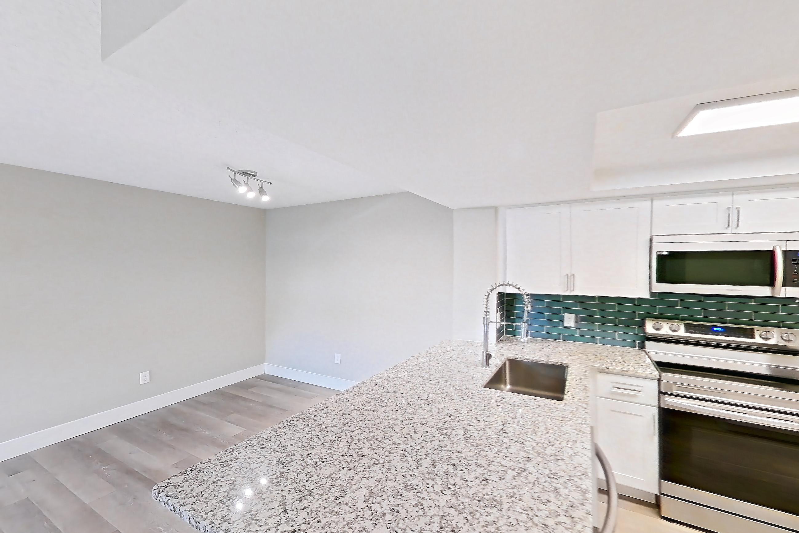 KITCHEN ENTRYWAY