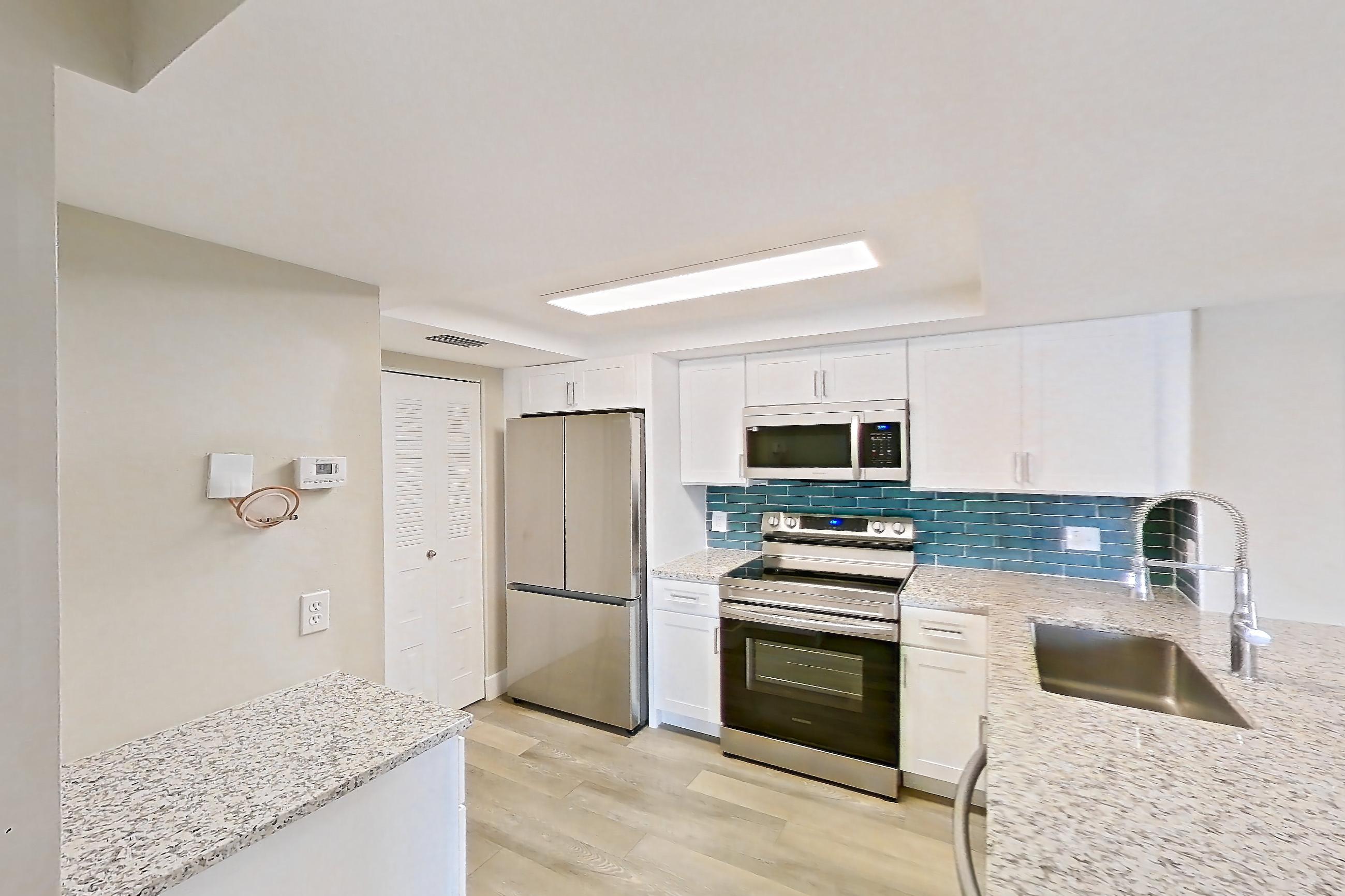 KITCHEN ENTRYWAY