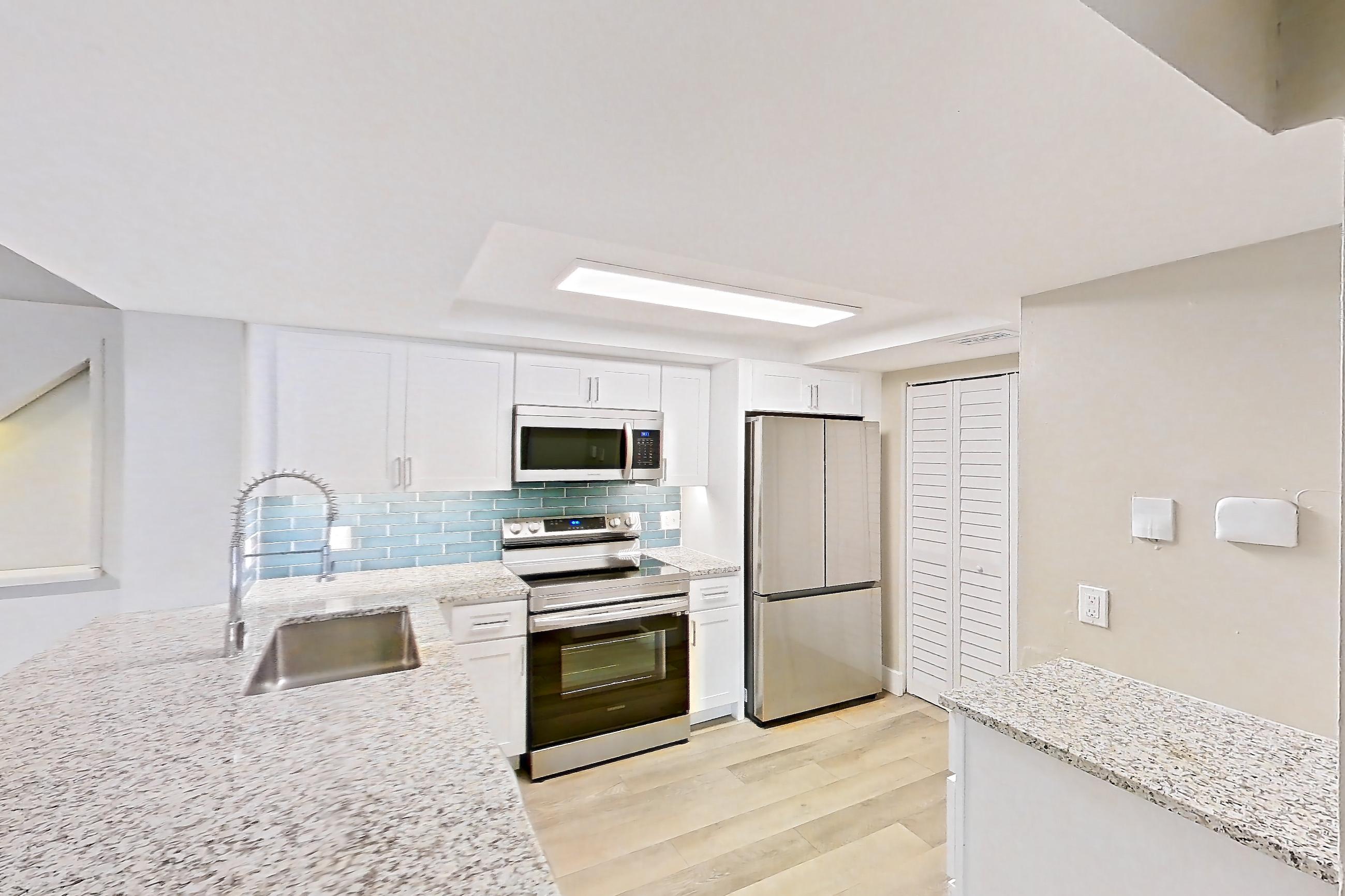 KITCHEN ENTRYWAY