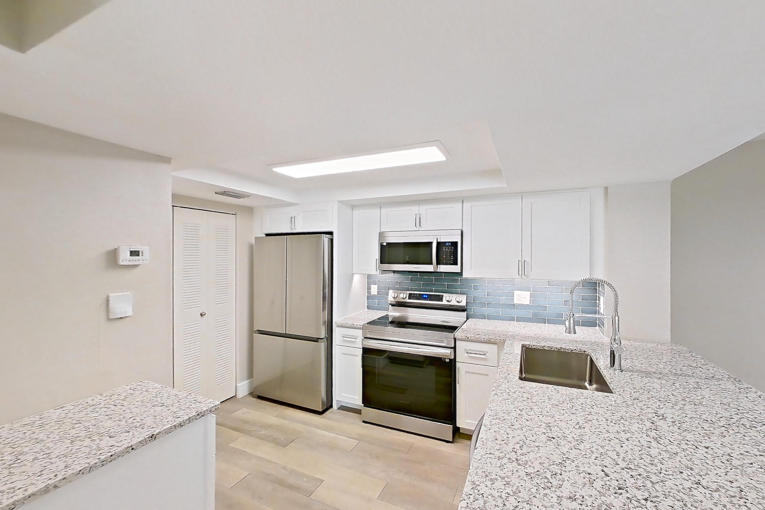 KITCHEN ENTRYWAY