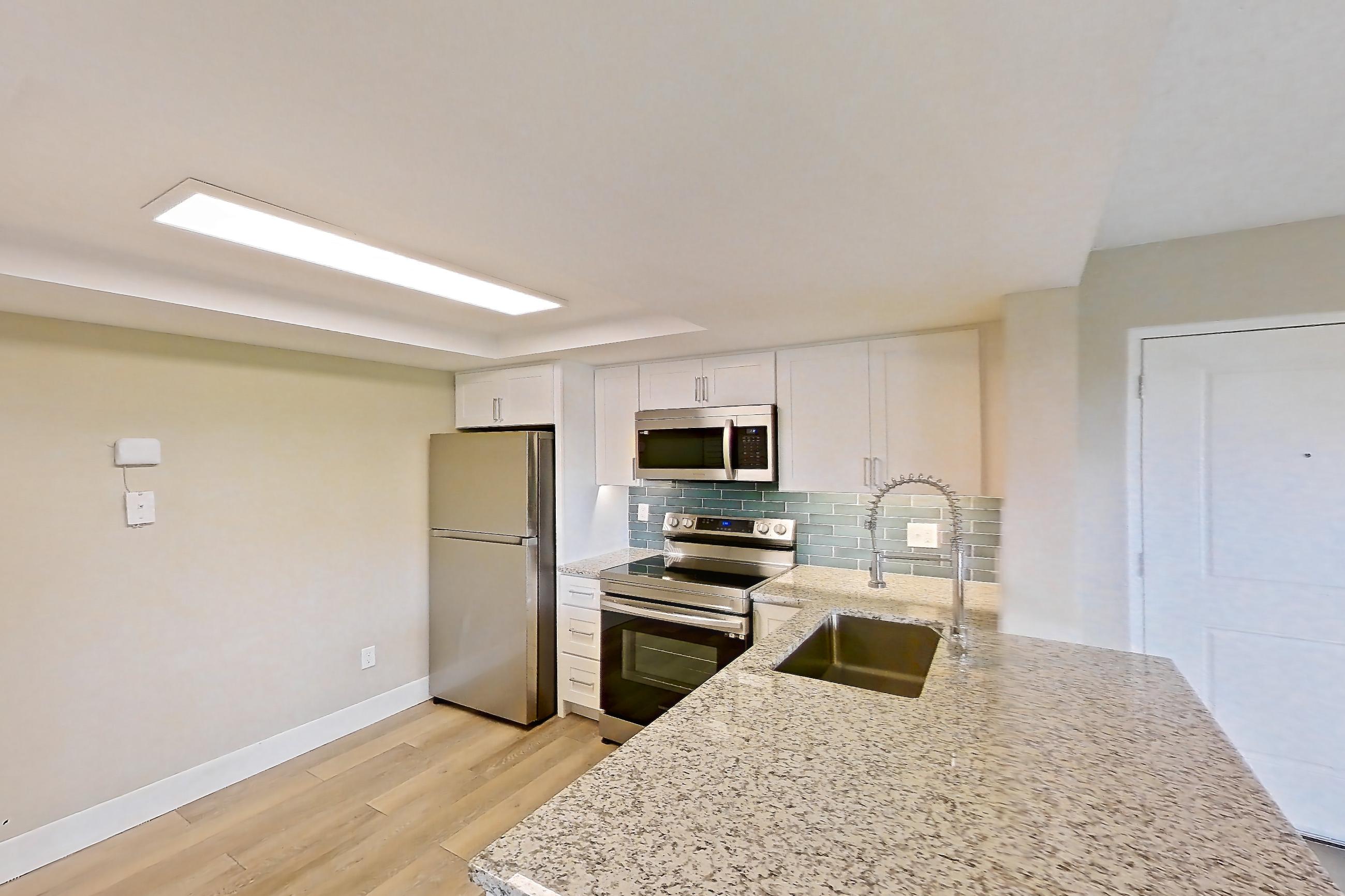 KITCHEN ENTRYWAY