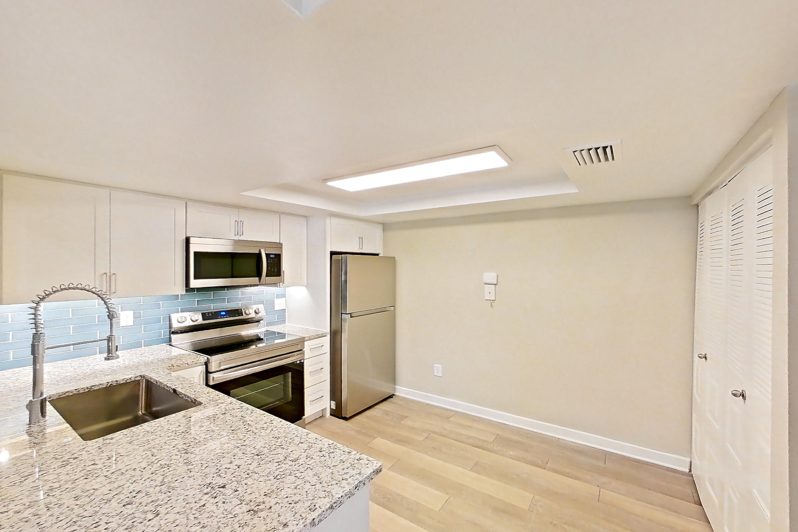 KITCHEN ENTRYWAY