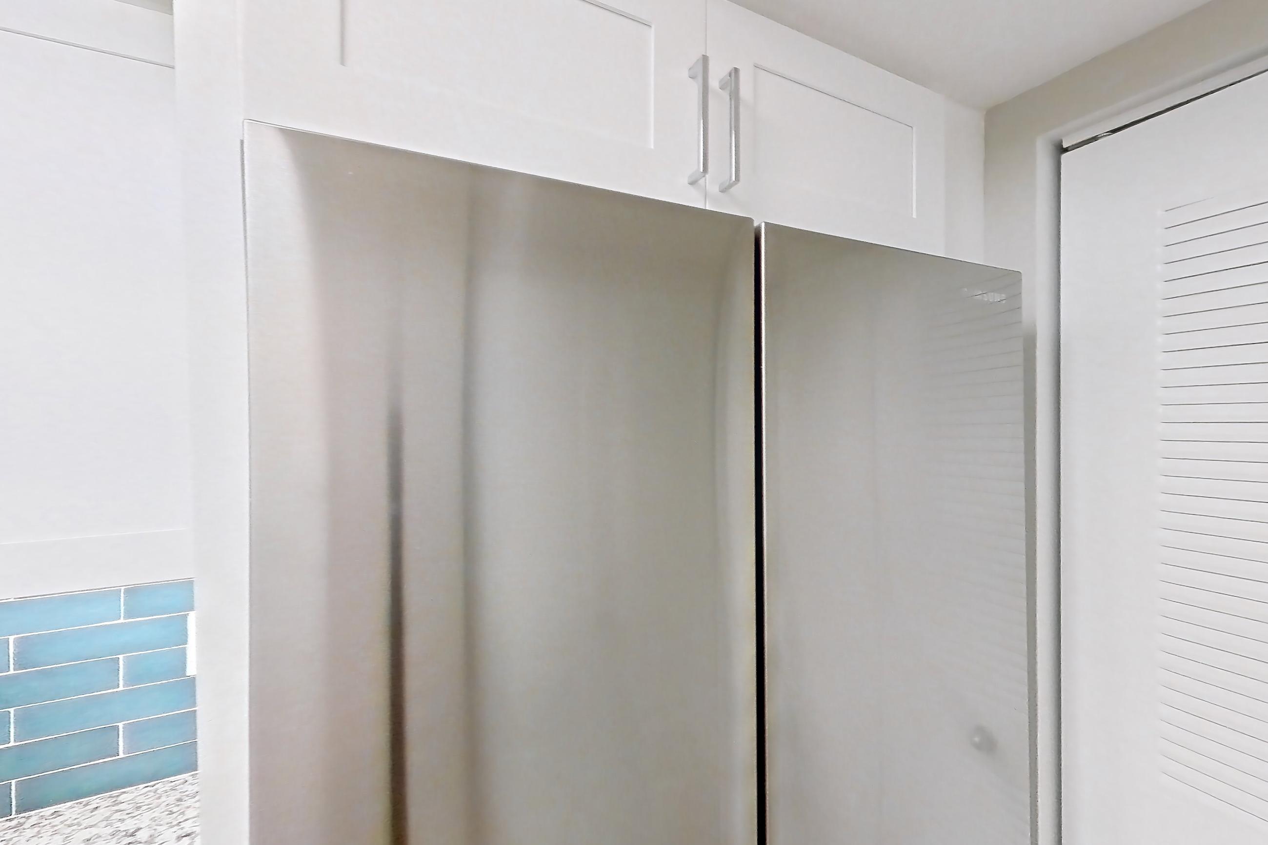 KITCHEN LAUNDRY SIDE