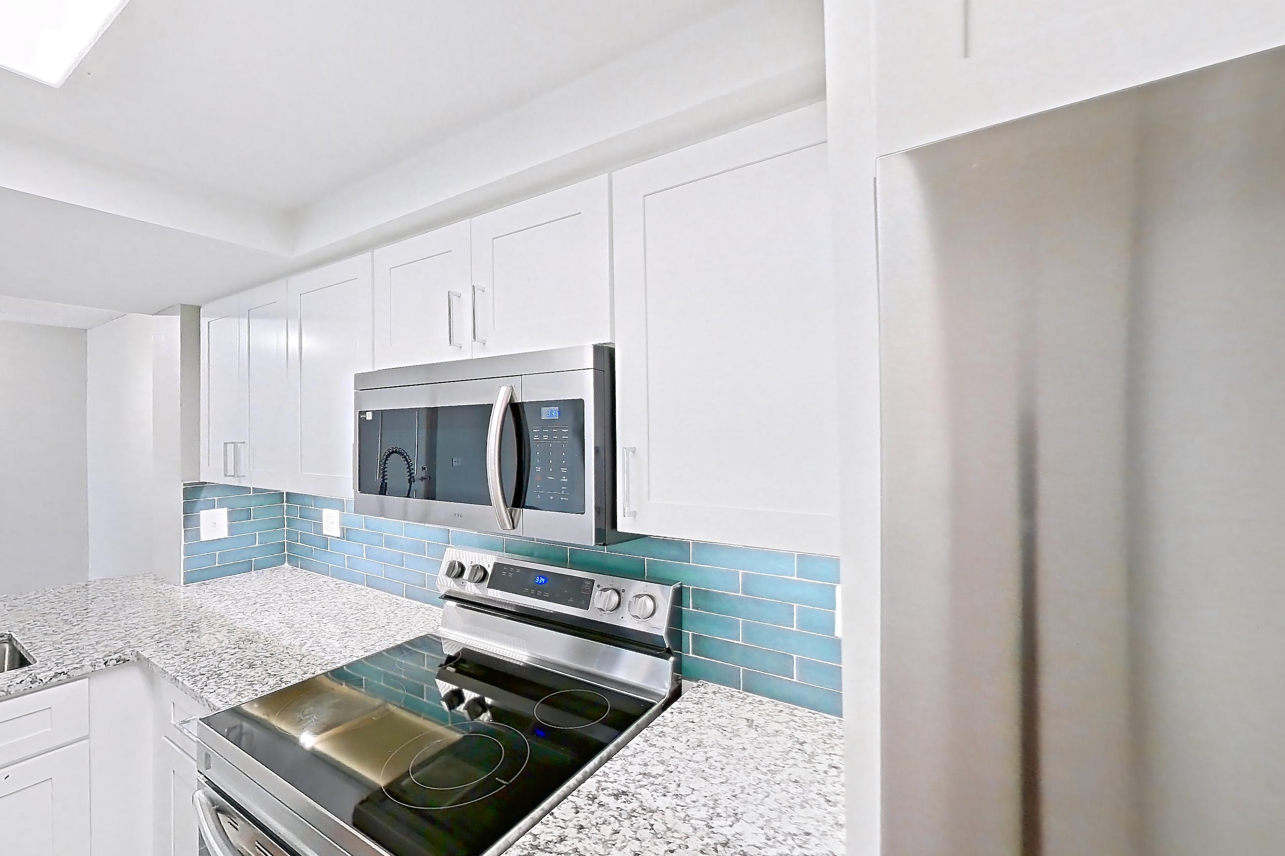 KITCHEN LAUNDRY SIDE