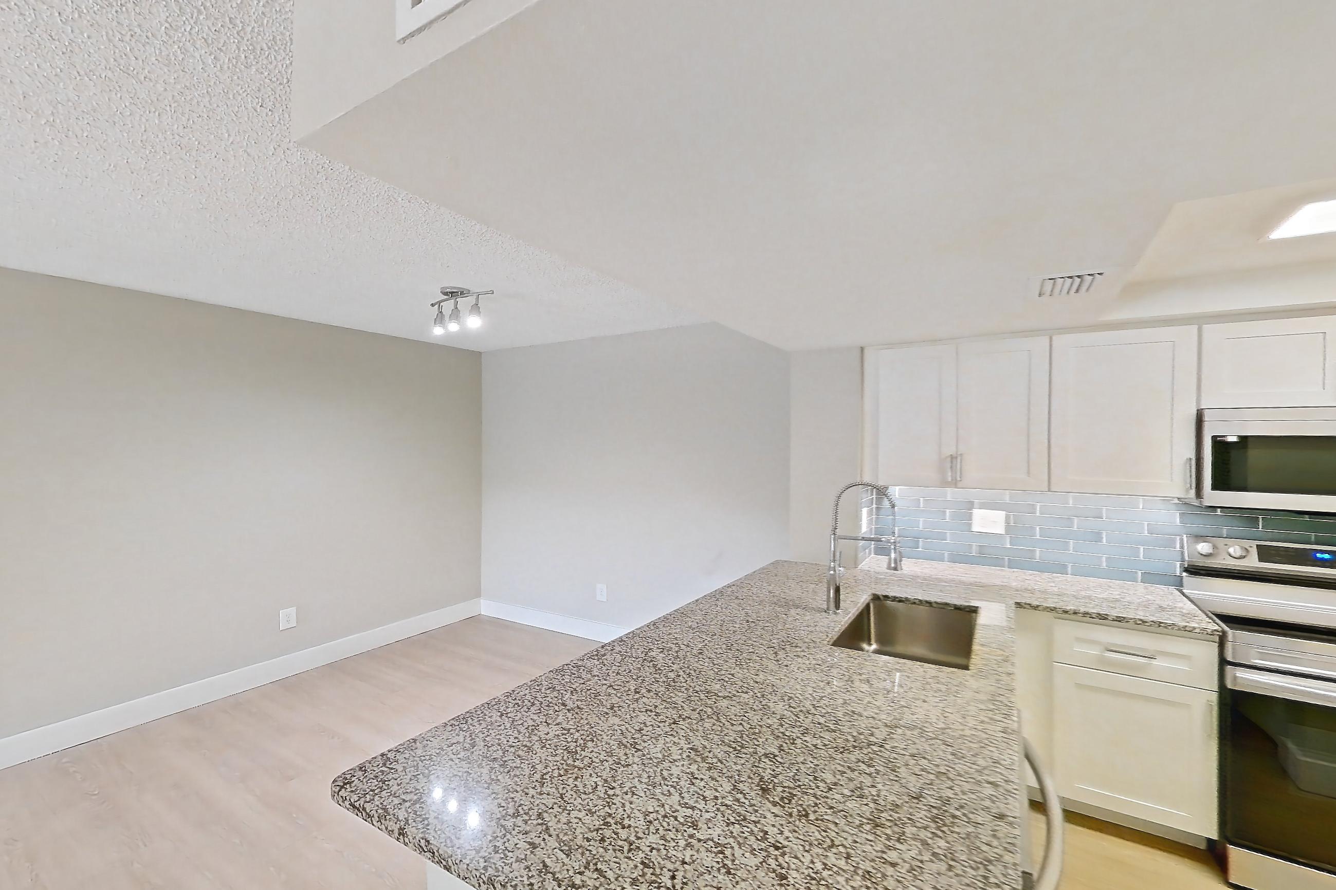 KITCHEN ENTRYWAY