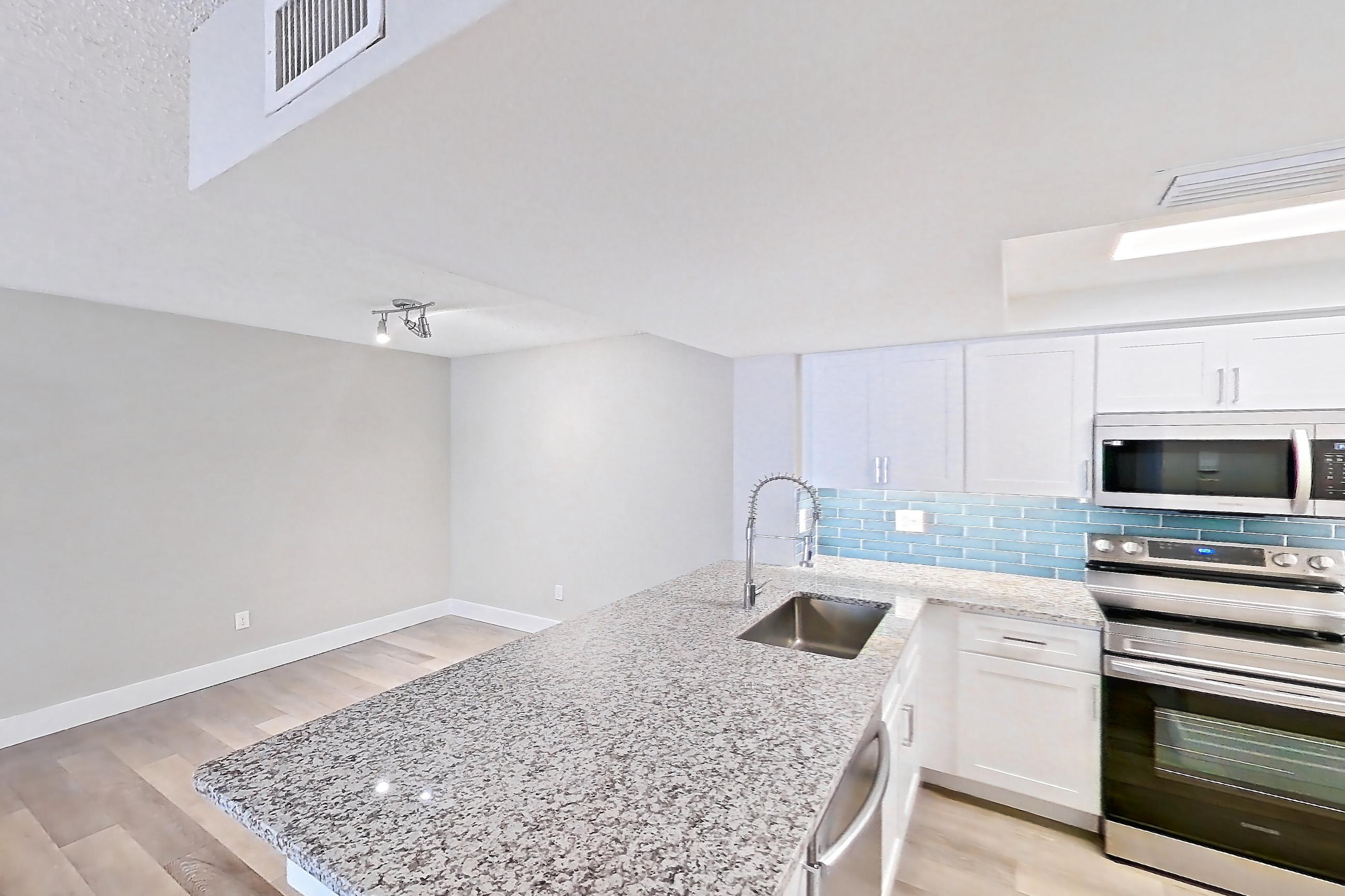 KITCHEN ENTRYWAY