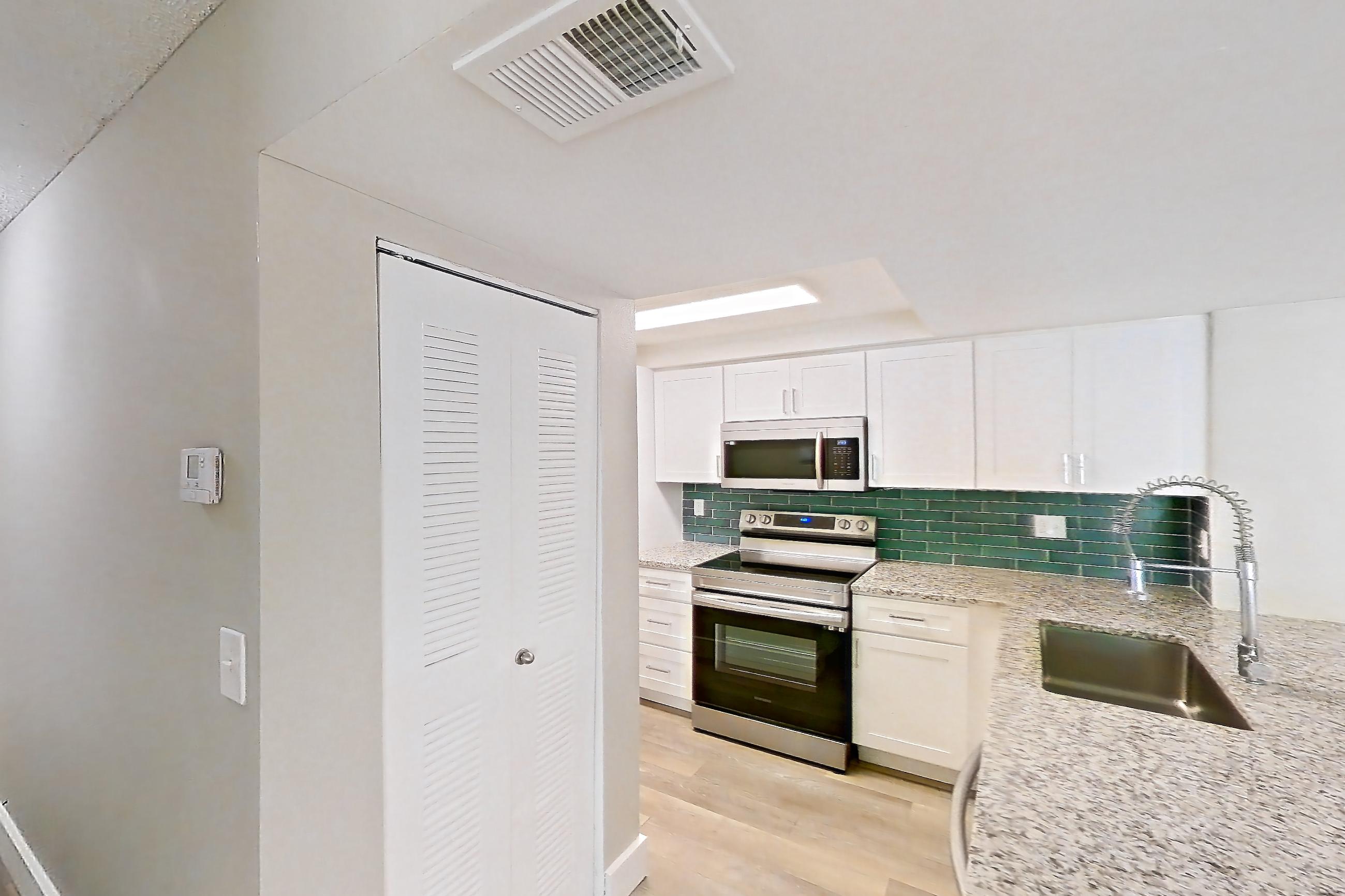 KITCHEN ENTRYWAY
