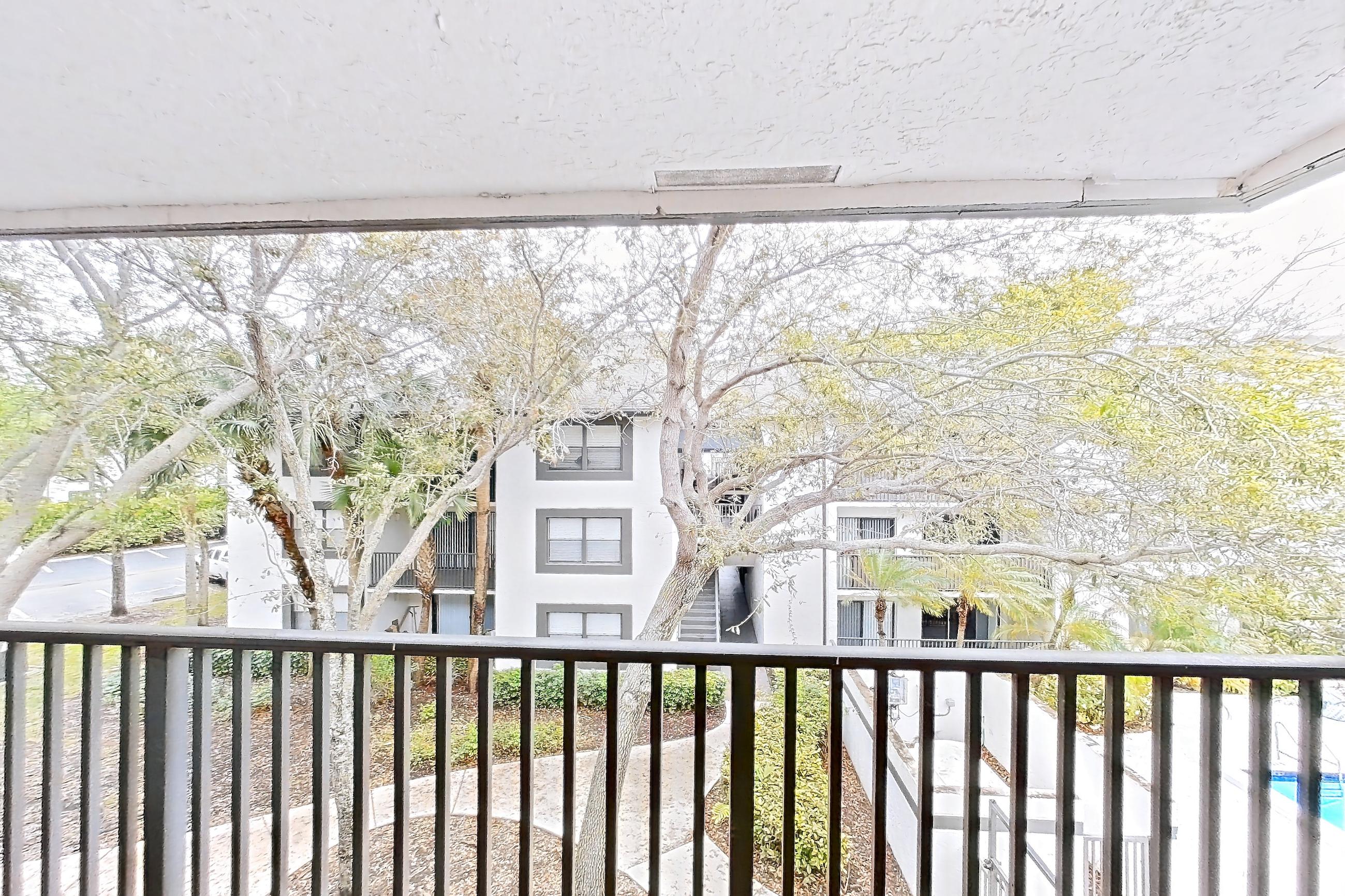 BALCONY LIVING ROOM SIDE