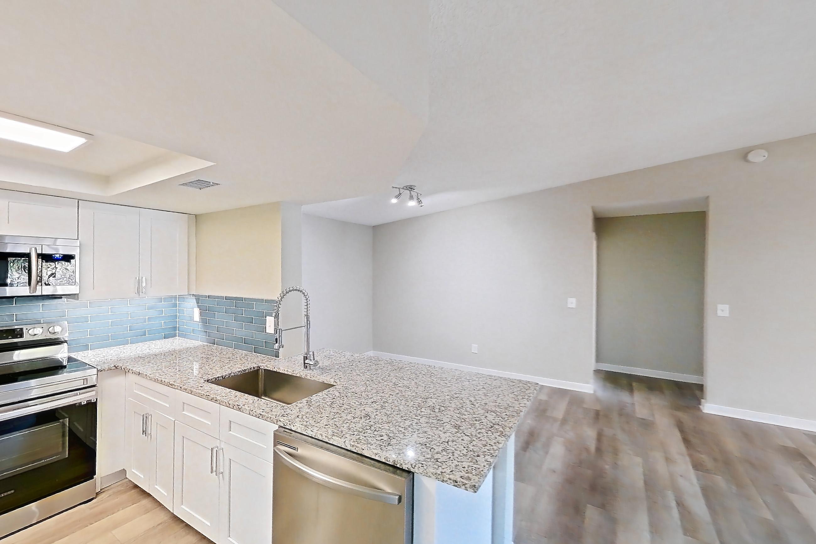KITCHEN ENTRYWAY