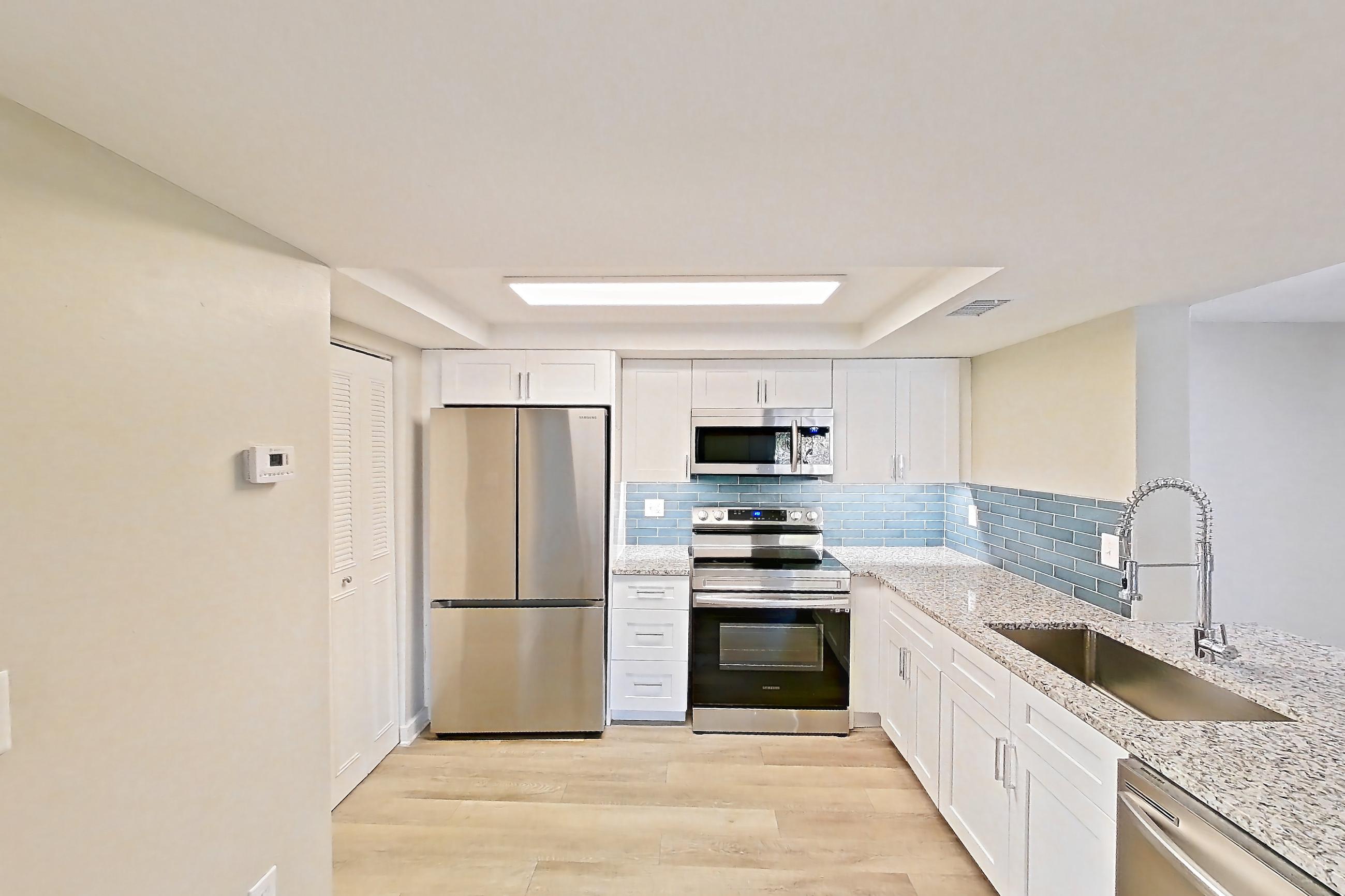 KITCHEN ENTRYWAY