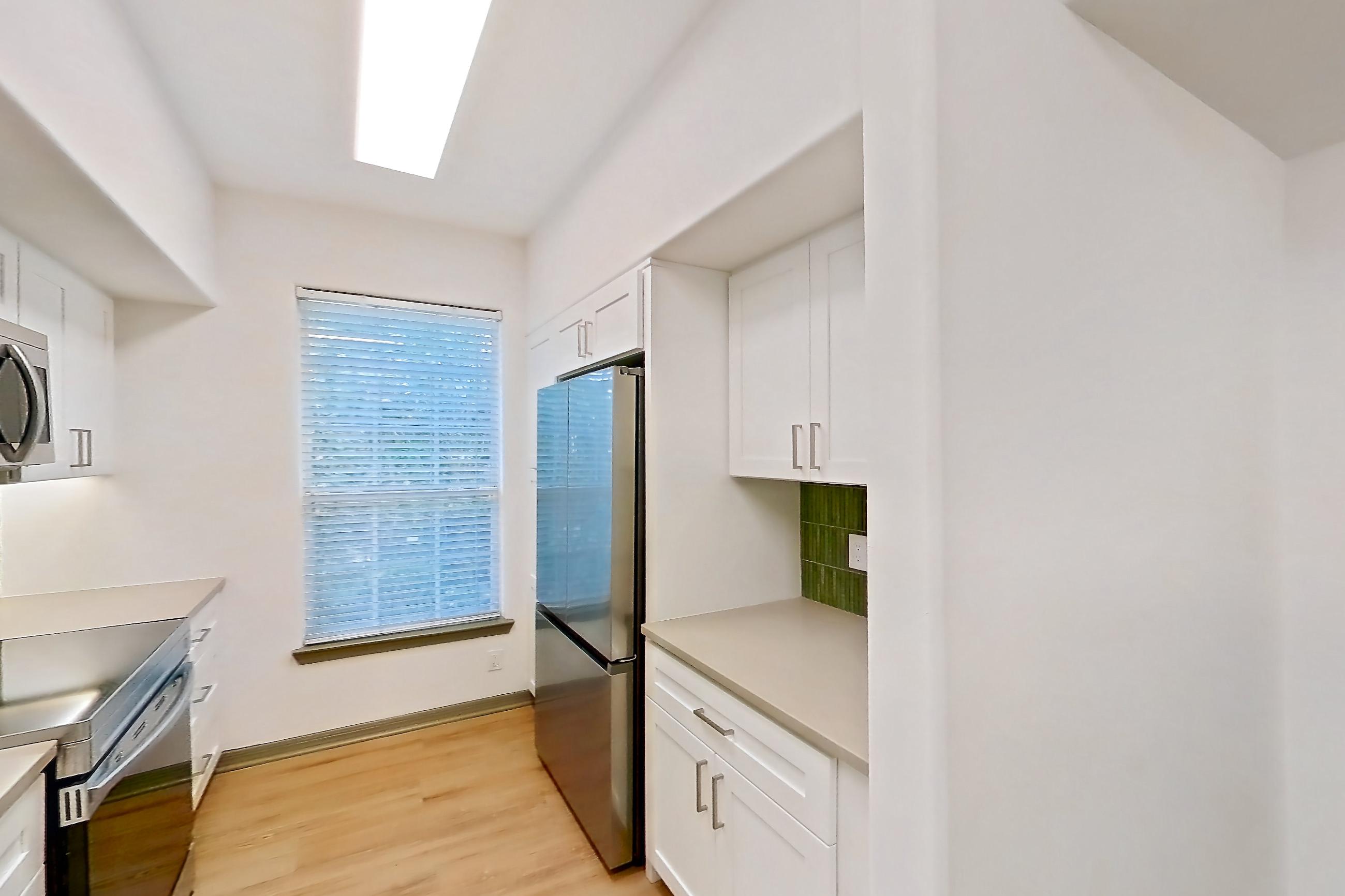 Kitchen, Apartment 11301 at Cortland Lakecrest
