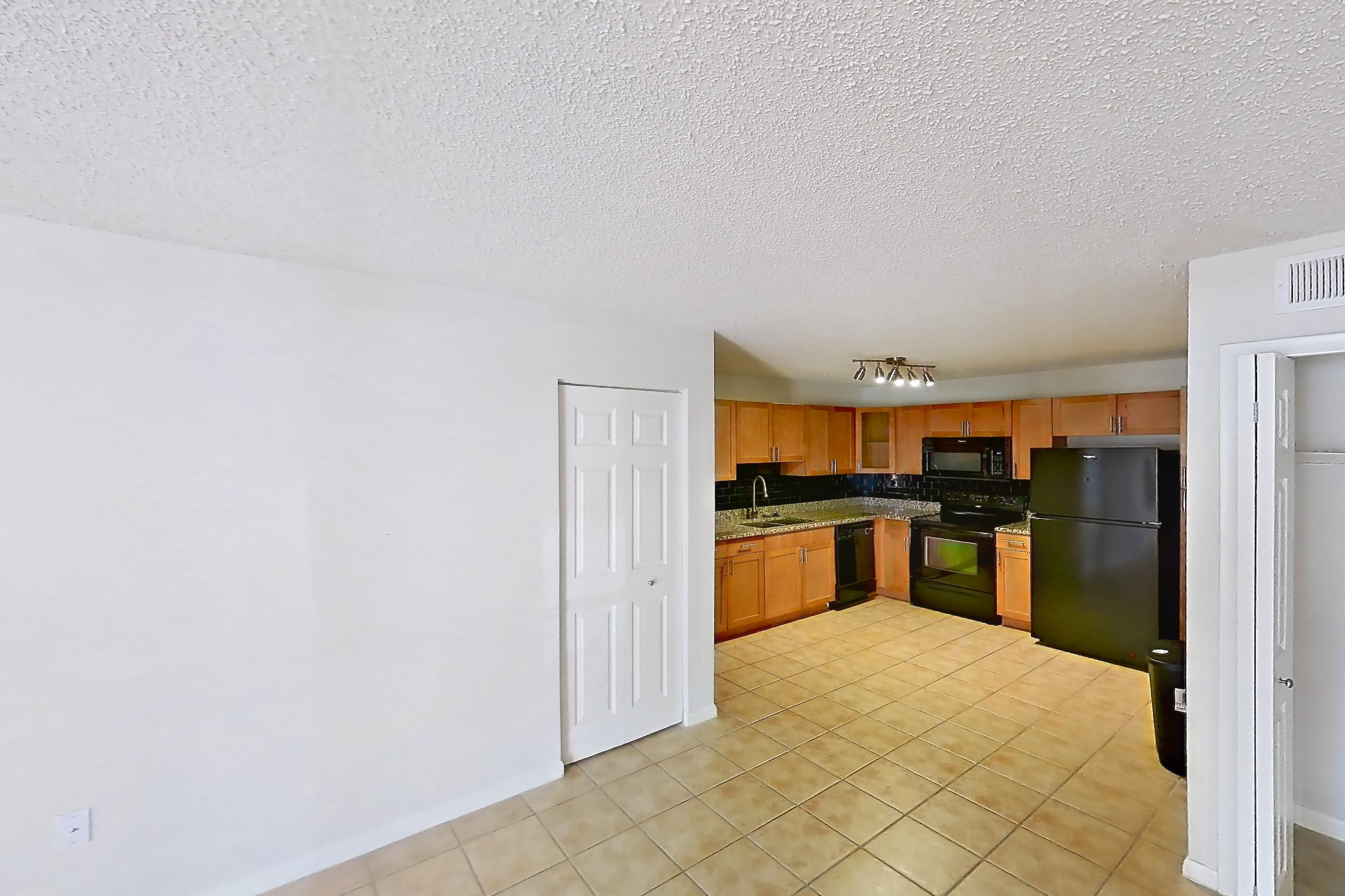 Living space in Apartment 185771 at Cortland Bayport, A3 - Breakwater South 1 floor plan