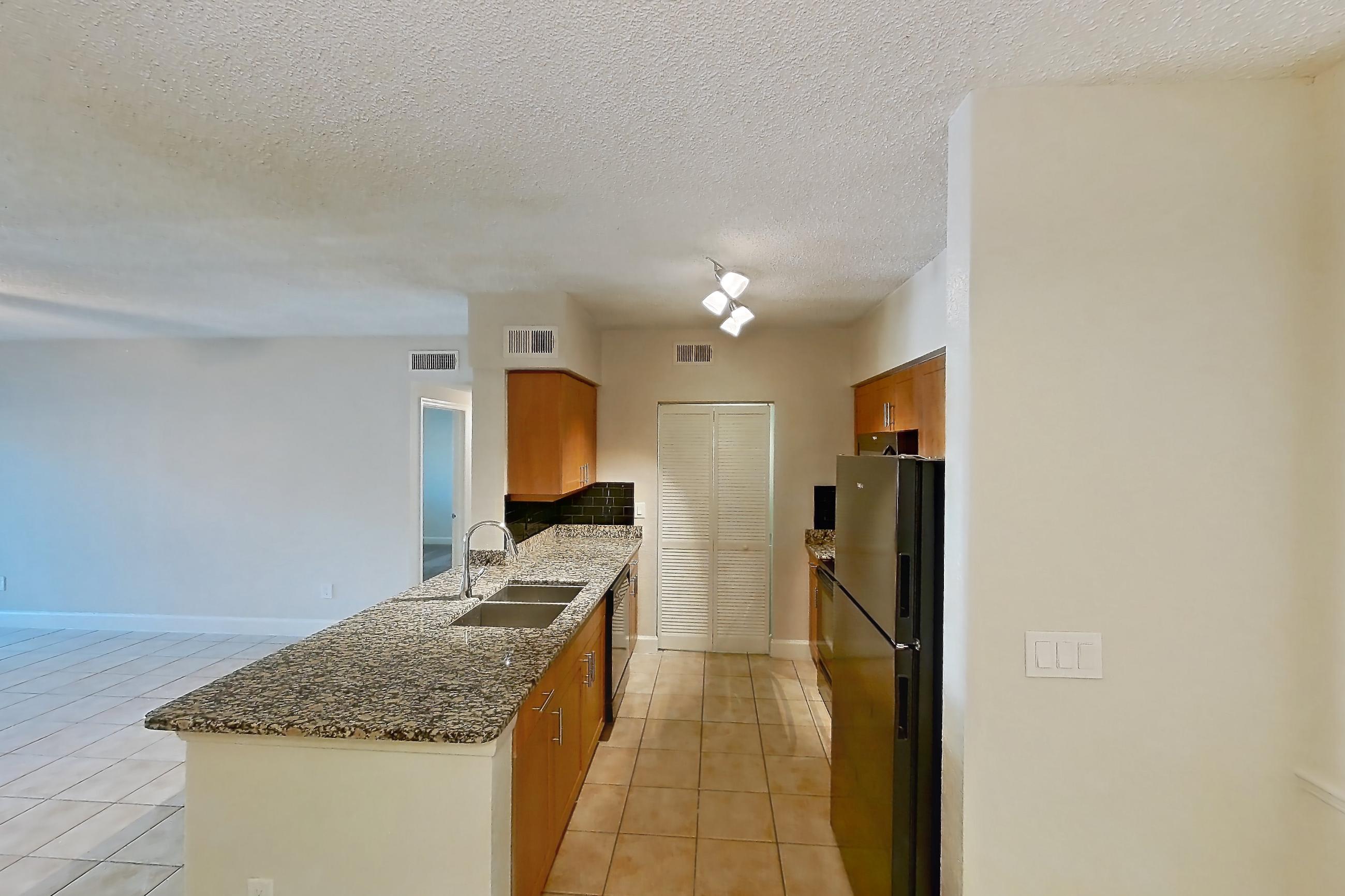 Dining room in Apartment 565238 at Cortland Bayport, A4 - Coastal South 1 floor plan