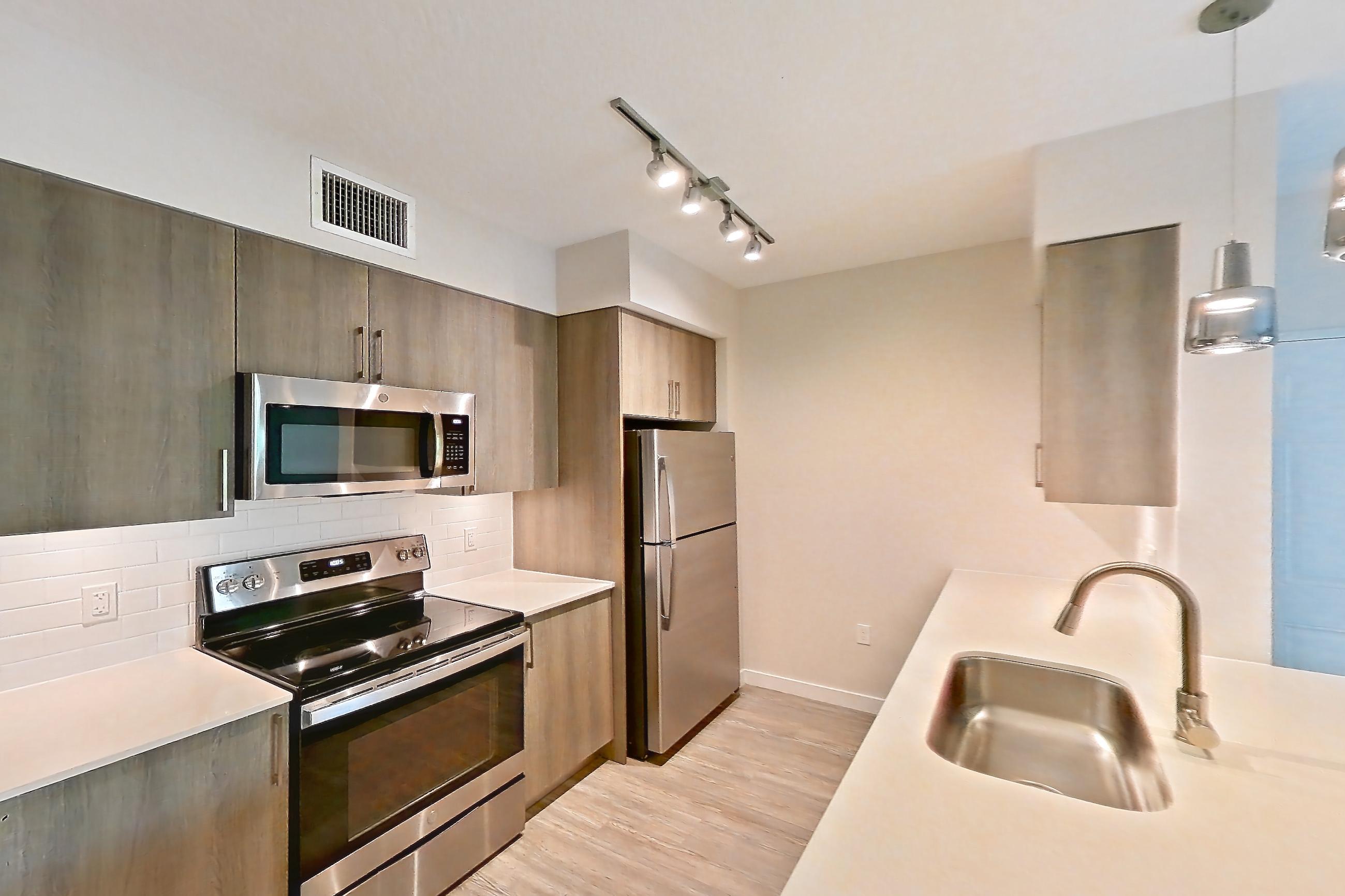 KITCHEN ENTRYWAY