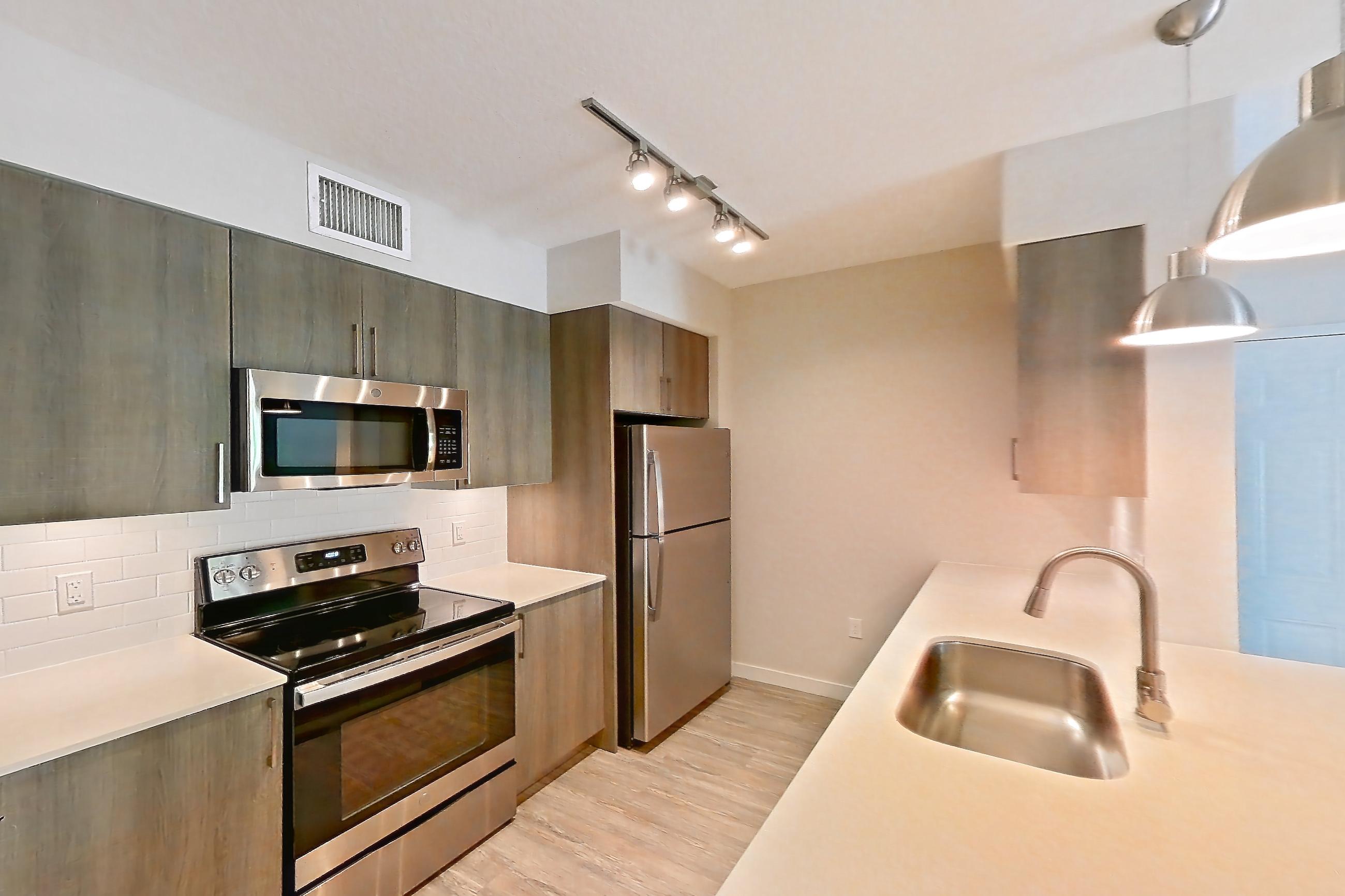 KITCHEN ENTRYWAY