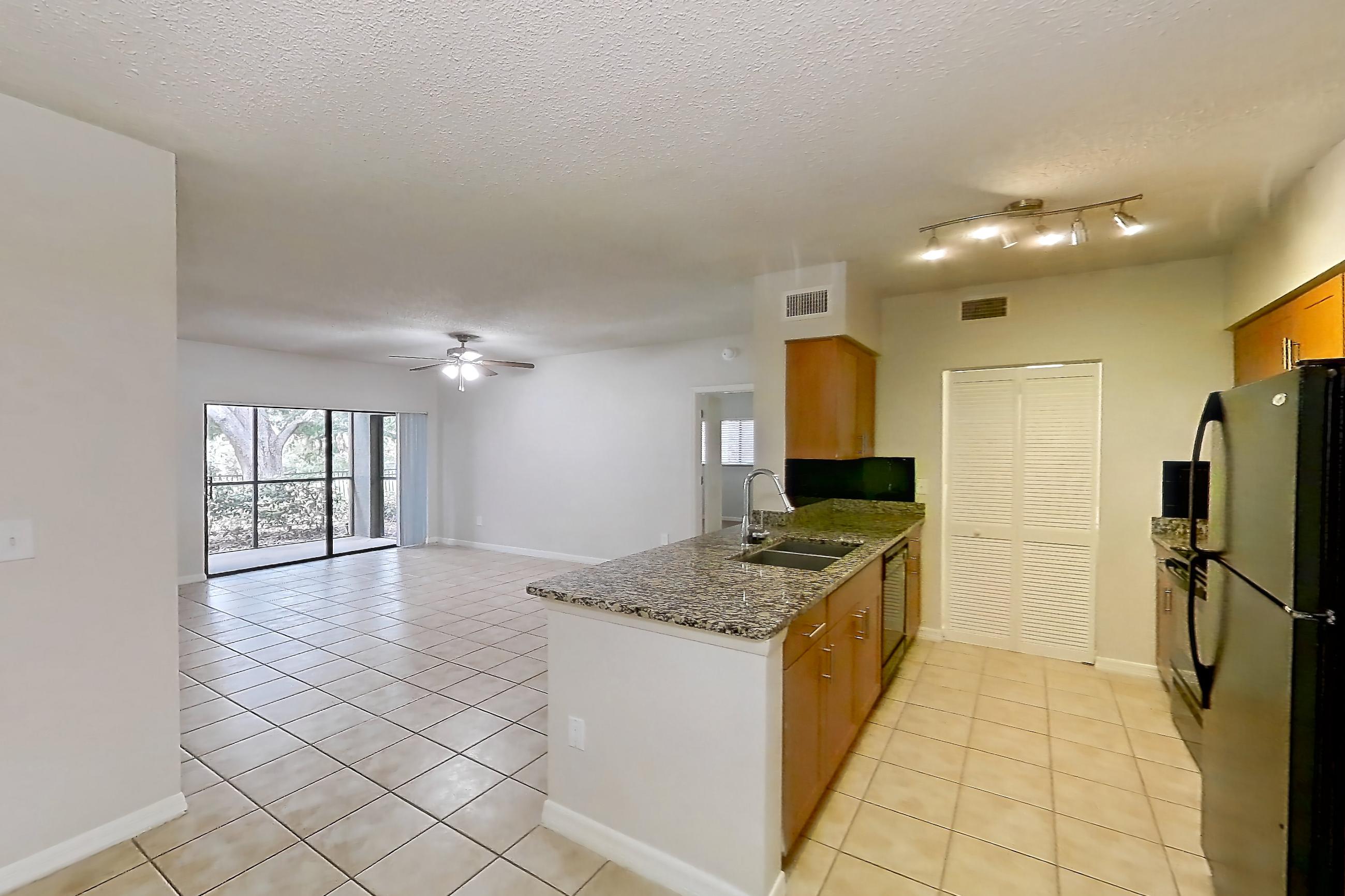 Dining room in Apartment 525318 at Cortland Bayport, B11 - Lagoon South 1 floor plan
