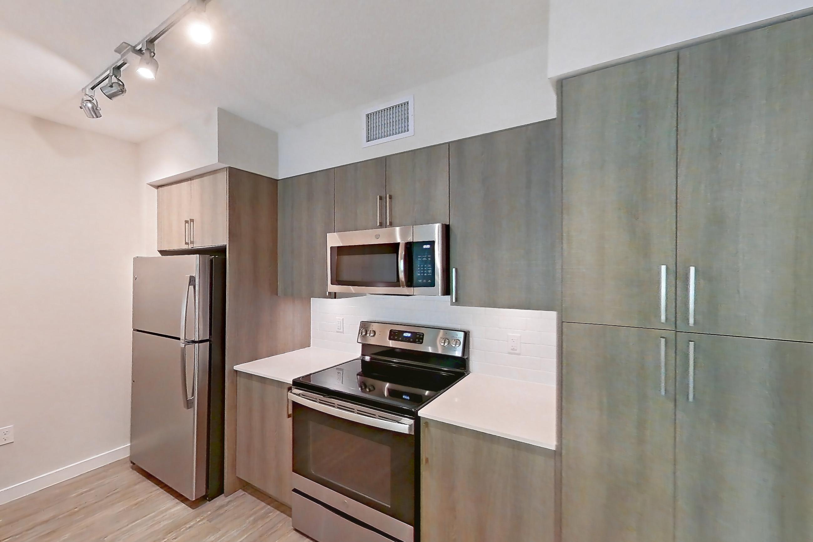 KITCHEN ENTRYWAY