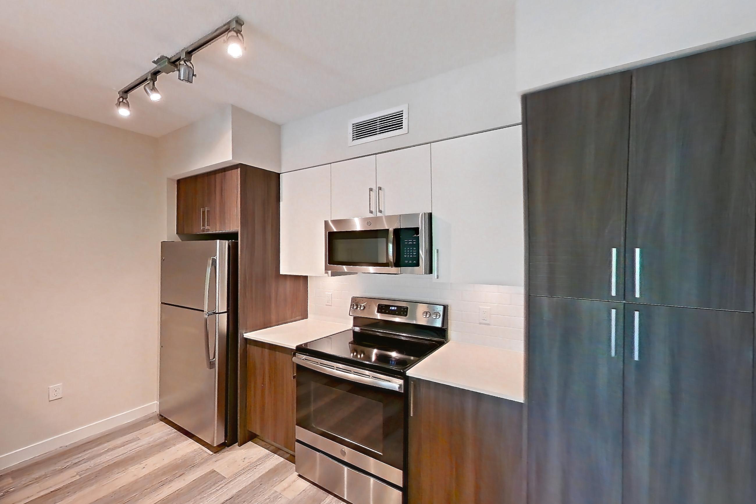 KITCHEN ENTRYWAY